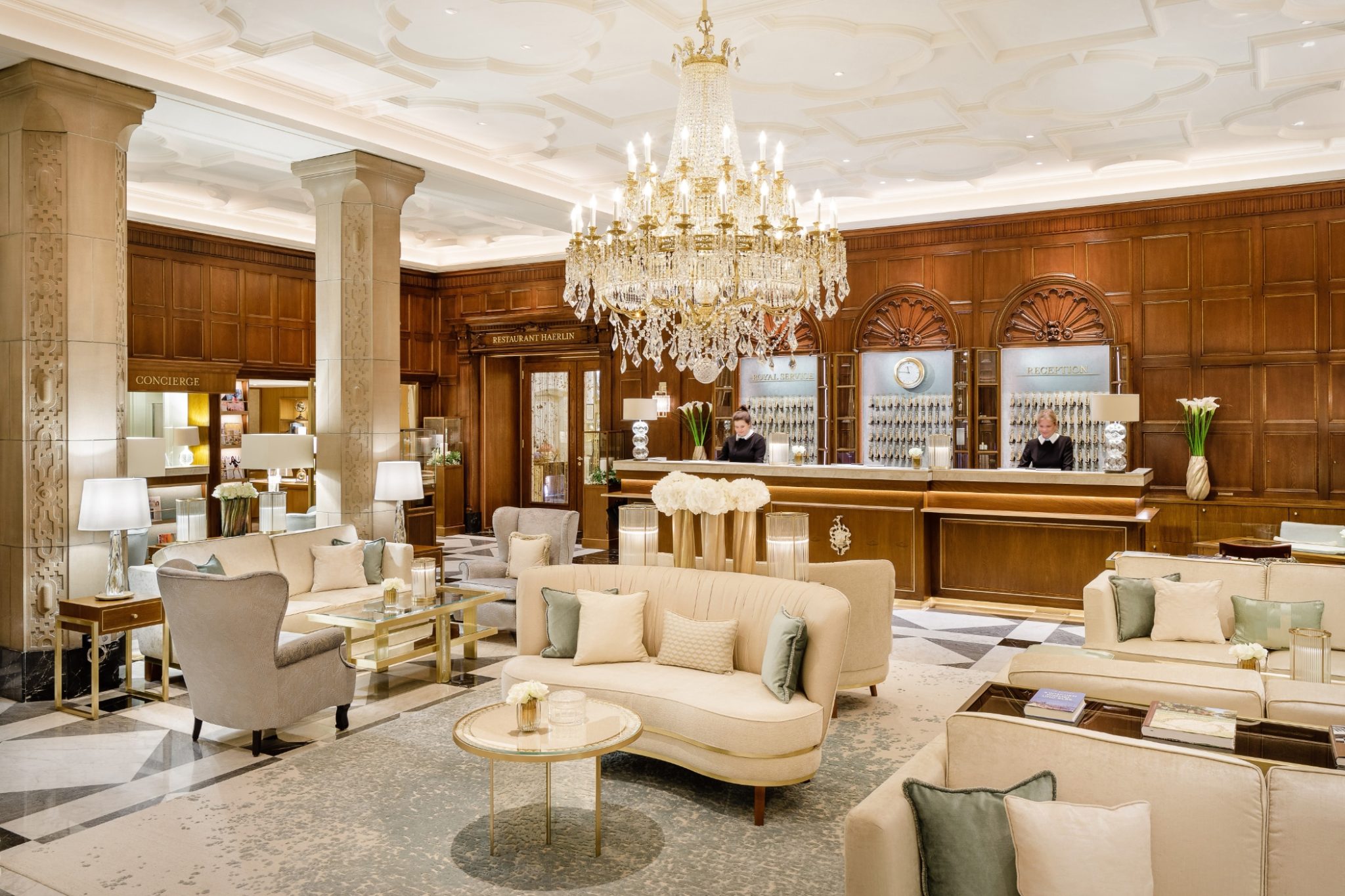 atek-Philippe-Boutique-Hamburg-Wempe-Fairmont-Hotel-Vier-Jahreszeiten-Lobby