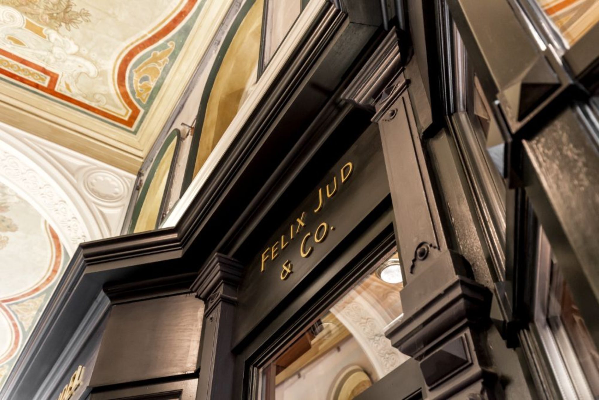 Patek-Philippe-Boutique-Hamburg-Wempe-Felix_Jud_Buchhandlung-Front-Exterior-Sign