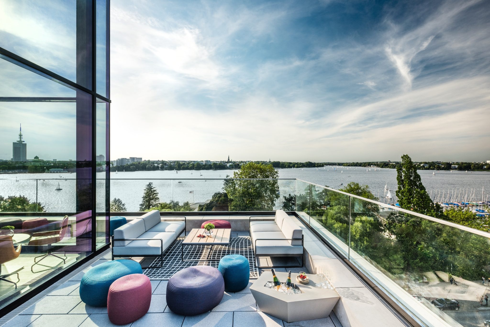 Patek-Philippe-Boutique-Hamburg-Wempe-merHAMMDre-305985-Heritage-Bar-Rooftop-terrace