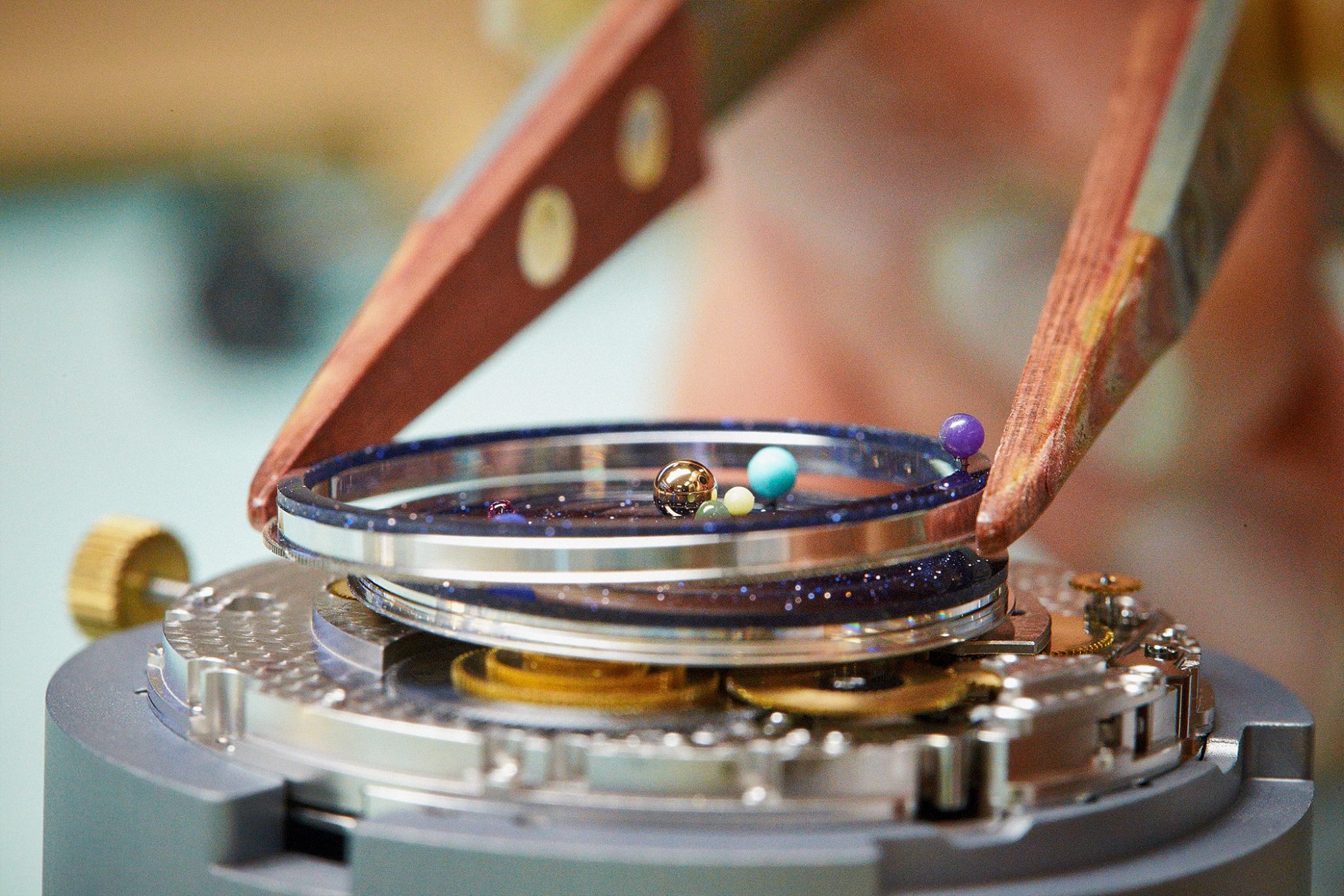 Van-Cleef-Arpels-Midnight-Planetarium-VCARO4J000-Savoir-Faire-Assembly