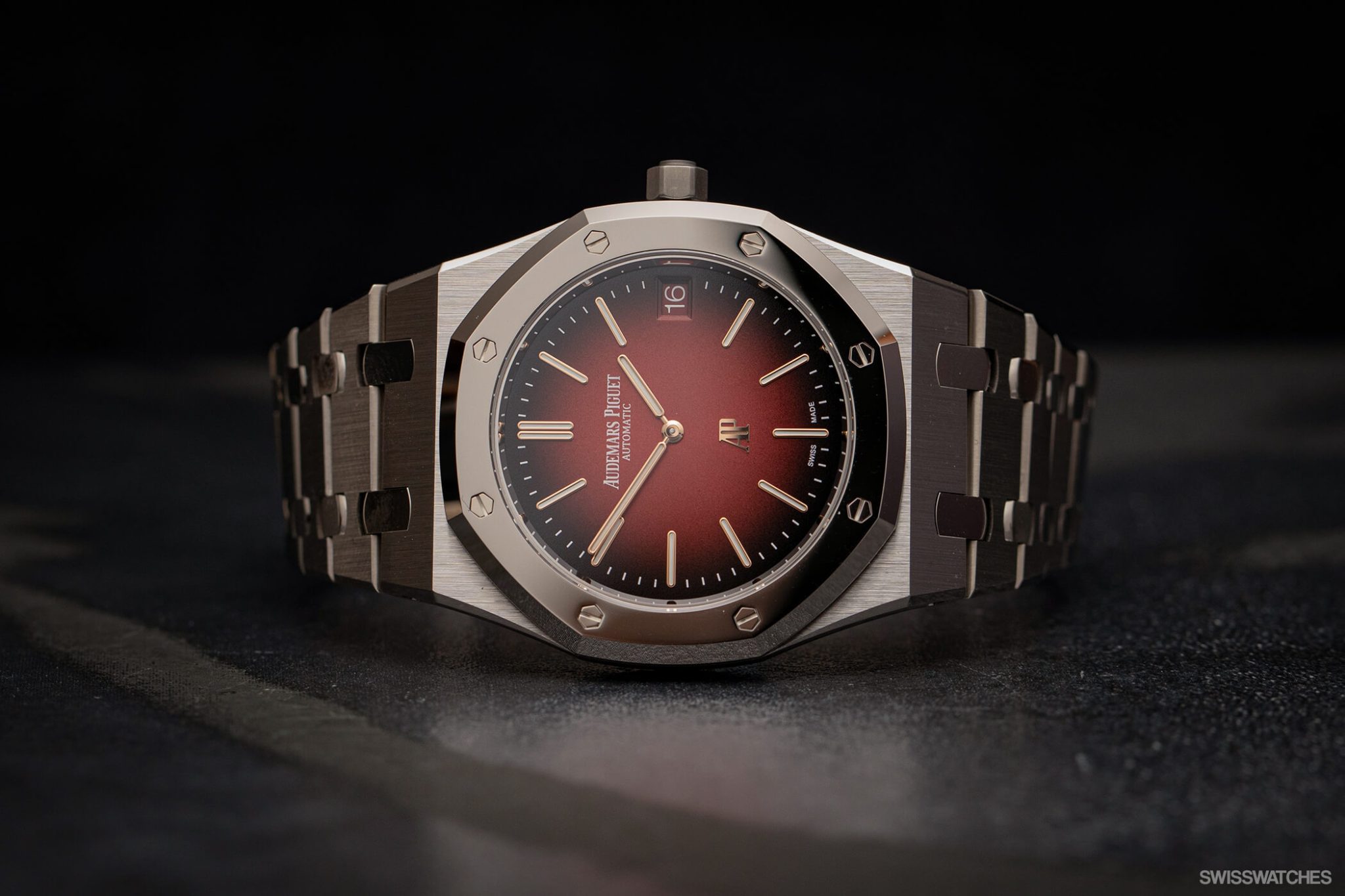 audemars-piguet-royal-oak-Jumbo-extra-thin-39mm-16202xt-titanium-bmg-case
