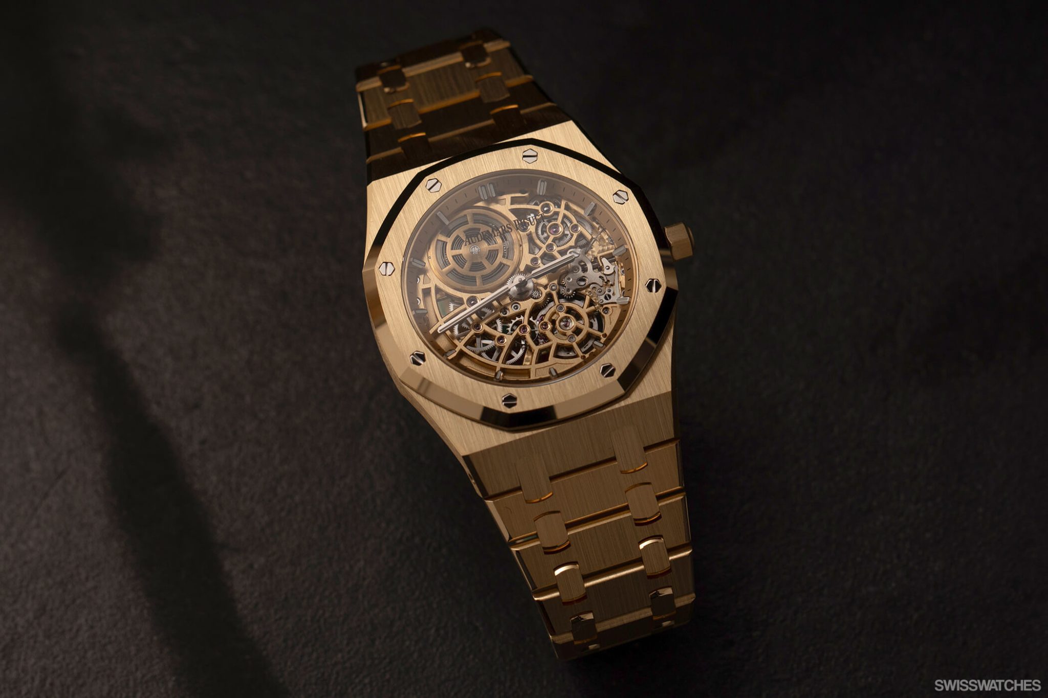 audemars-piguet-royal-oak-squelette-openworked-ro-16204ba-oo-1240ba-armband