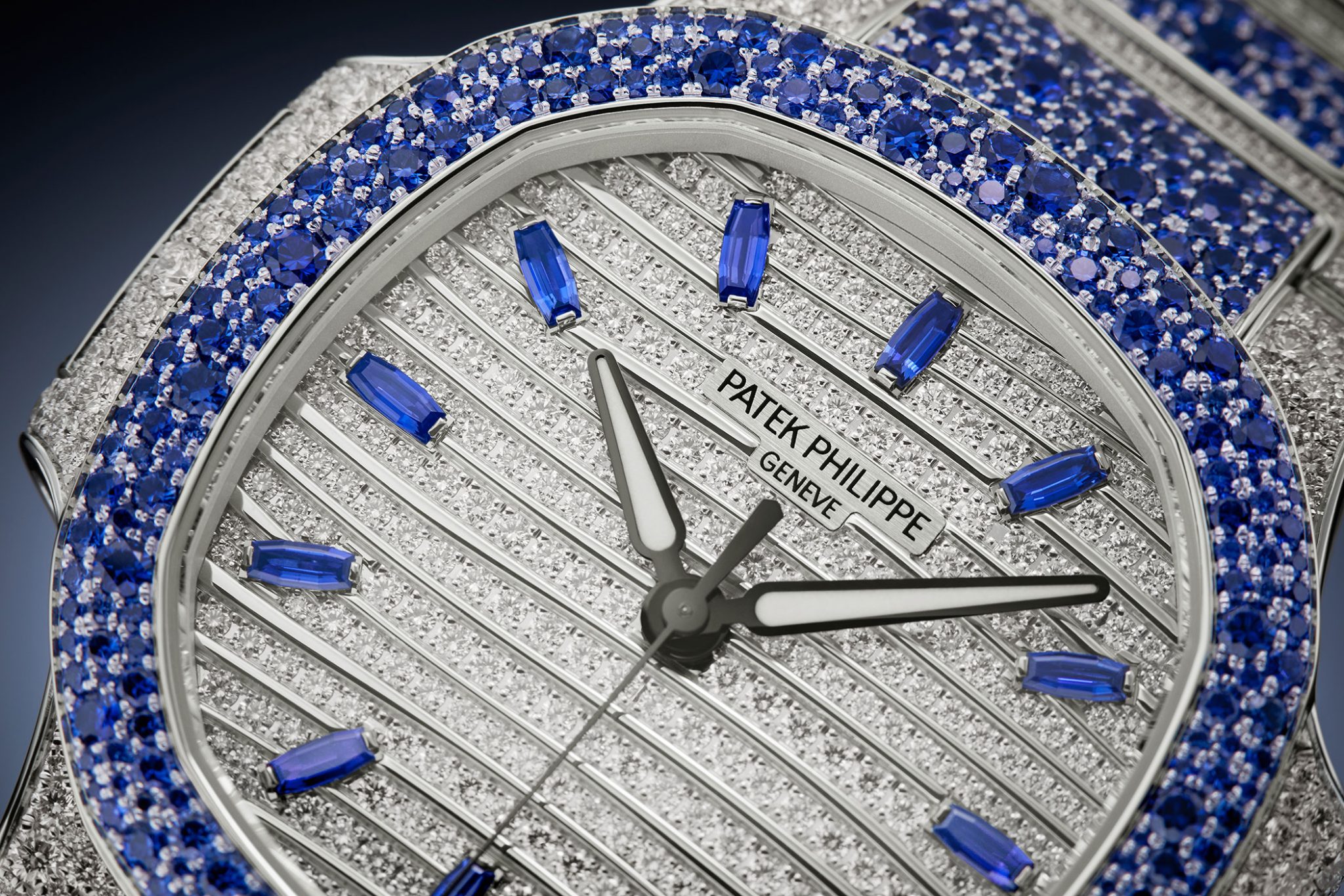 patek-philippe-november-2023-novelties-nautilus-7118-1451G-001