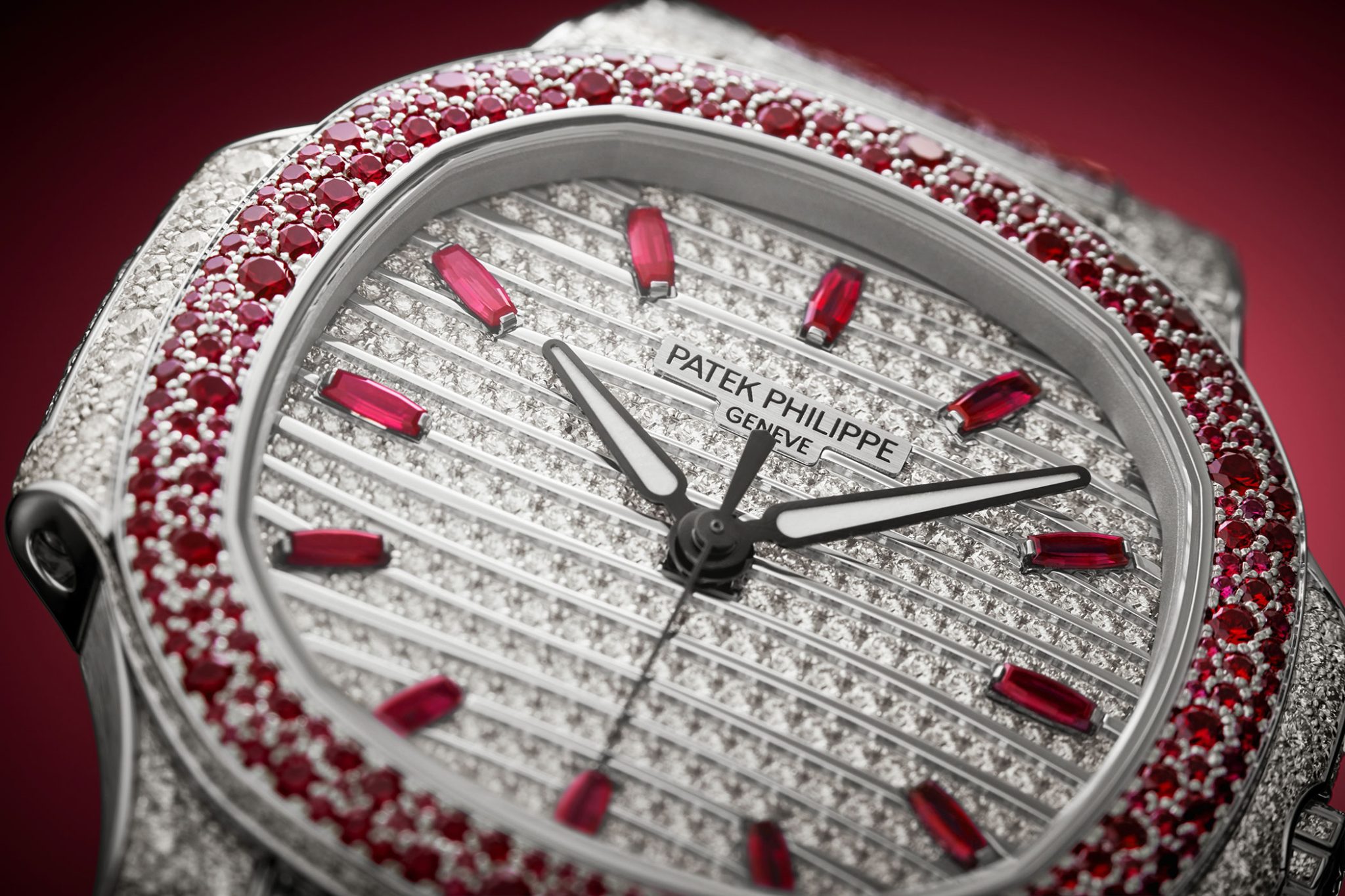 patek-philippe-november-2023-novelties-nautilus-7118-1452G-001
