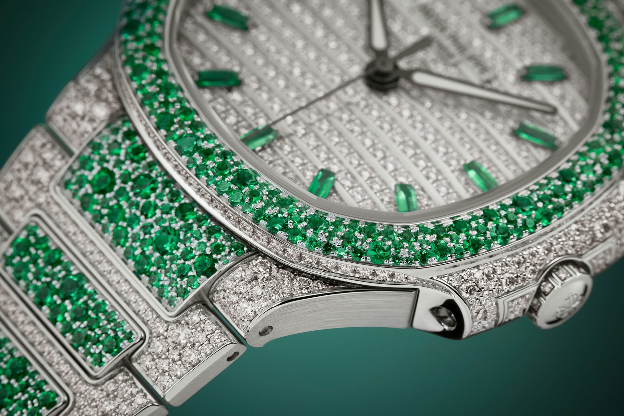 patek-philippe-november-2023-novelties-nautilus-7118-1453G-001