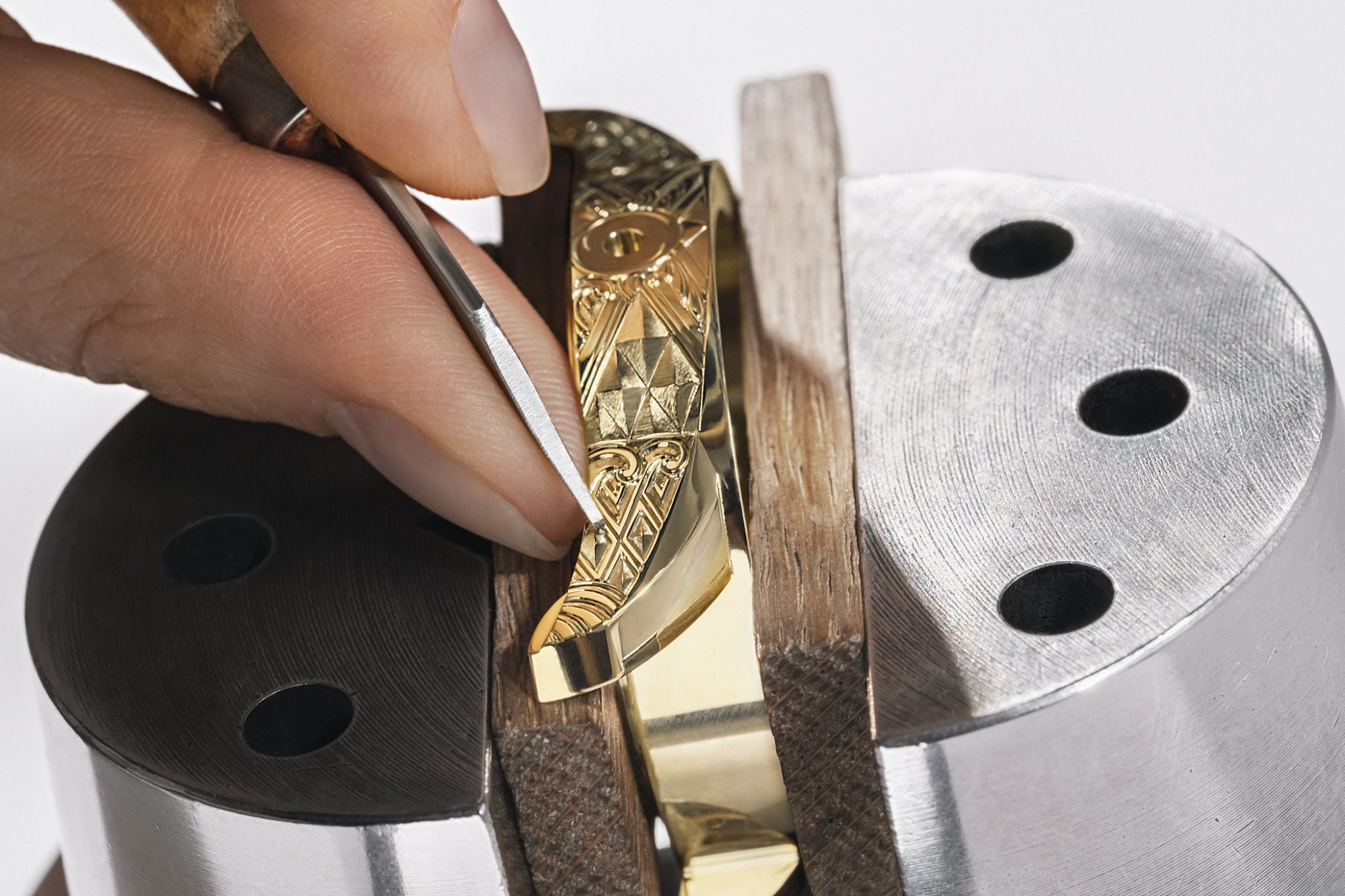 vacheron-constantin-les-cabinotiers-armillary-tourbillon-hommage-au-style-art-deco-engraving