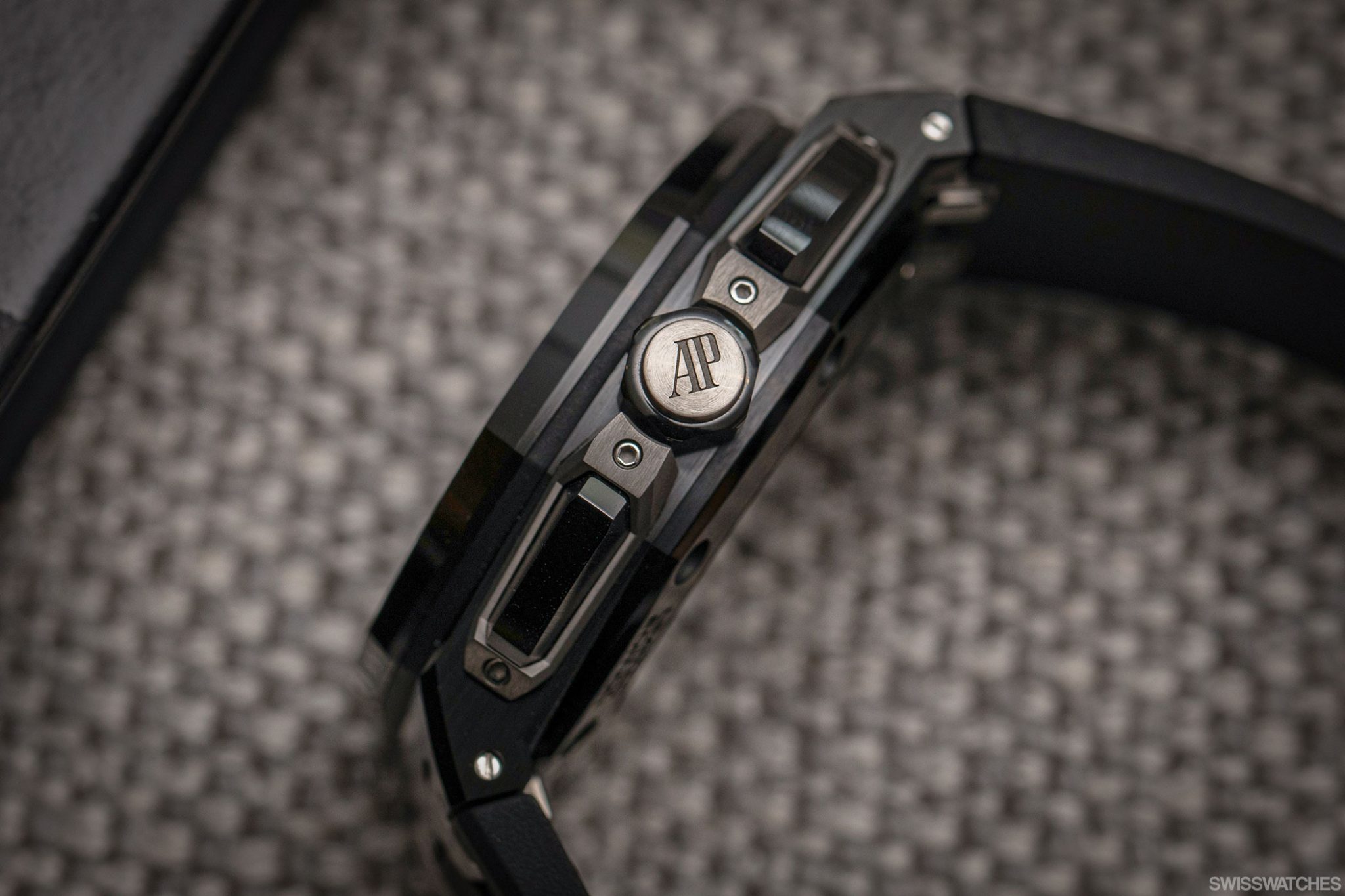 audemars-piguet-royal-oak-offshore-selfwinding-tourbillon-chronograph-26622ce-crown