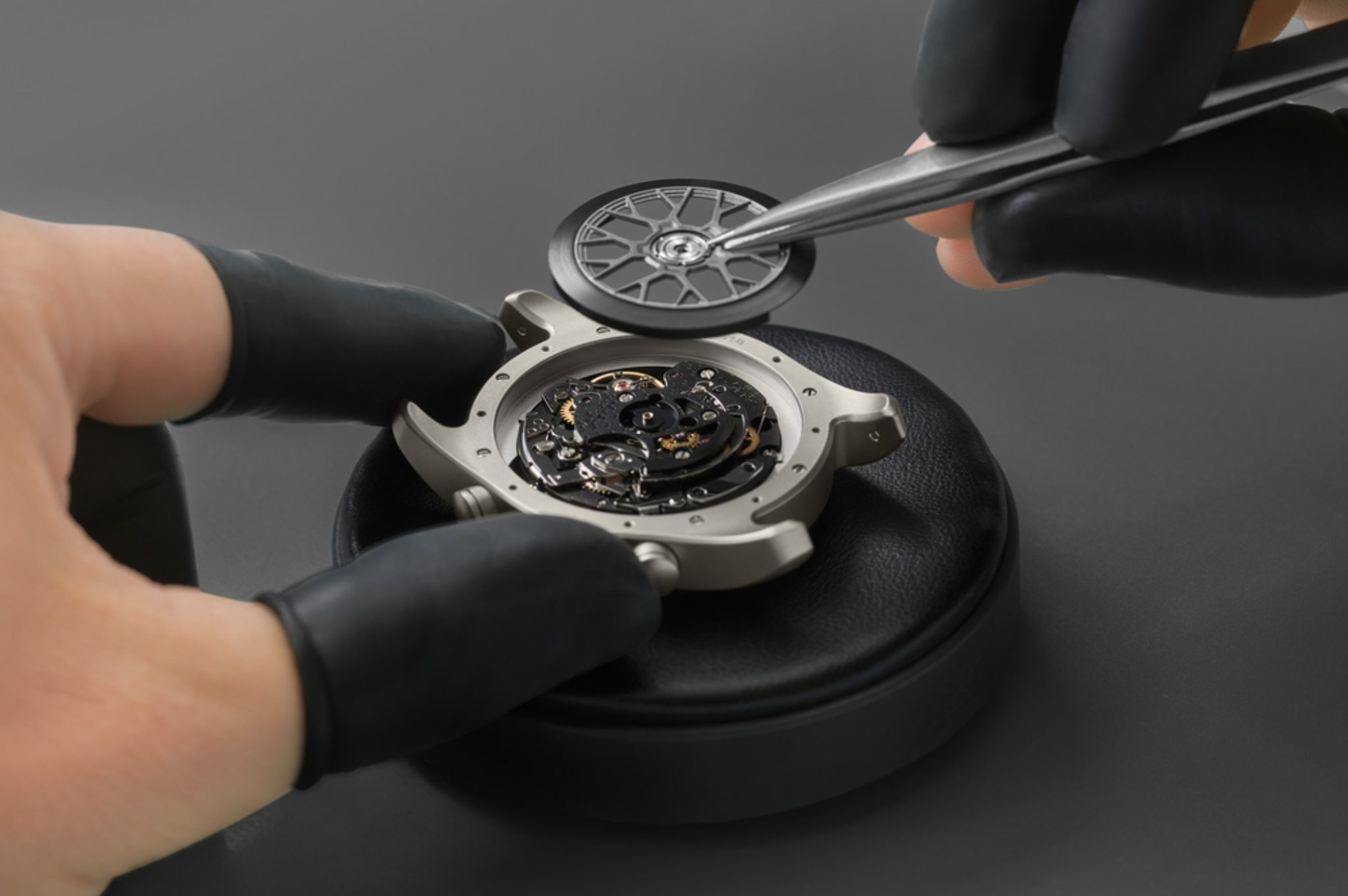 porsche-design-pd-timepieces-manufacture-production-movement-felgenrotor