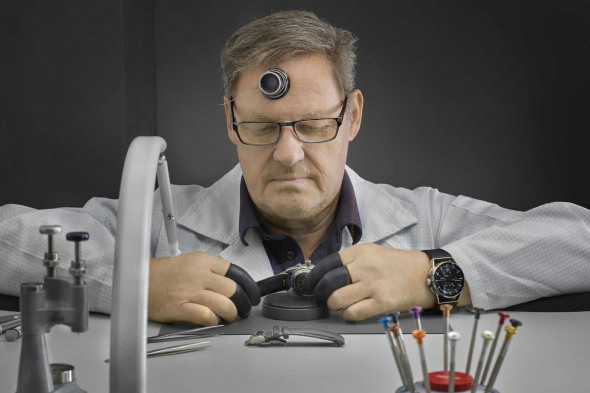 porsche-design-pd-timepieces-manufacture-production-watchmaker-front.