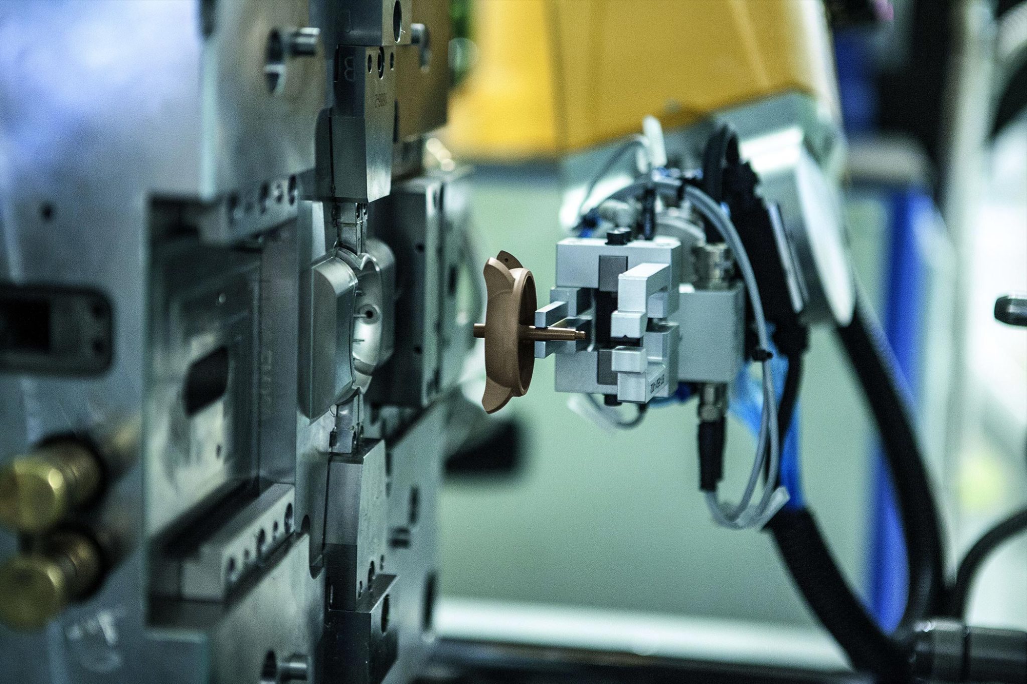 rado-master-of-materials-ceramics-machining-5