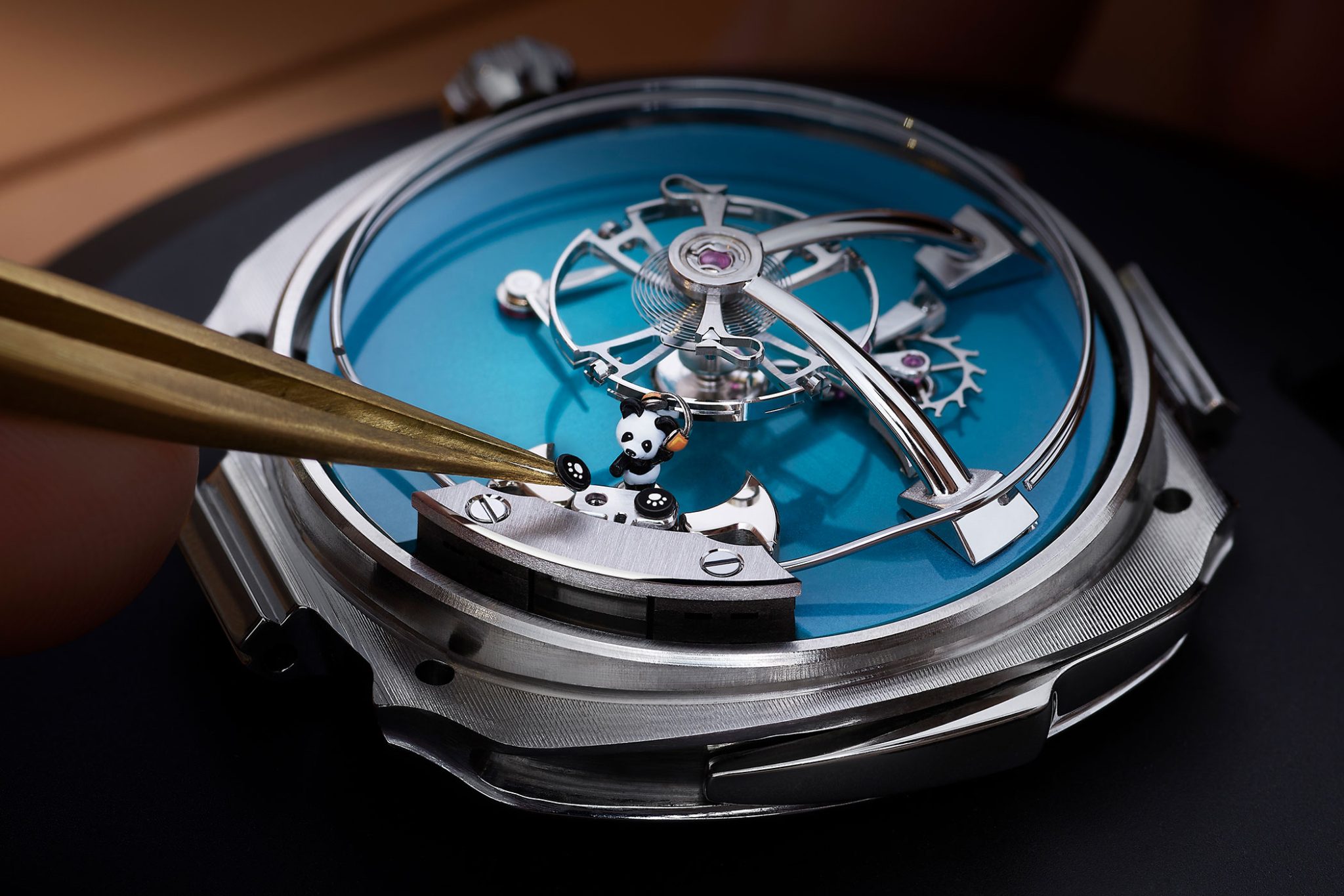 independent-watchmakers-mbandf-x-moser-streamliner-pandamonium-only-watch-2023-assembling