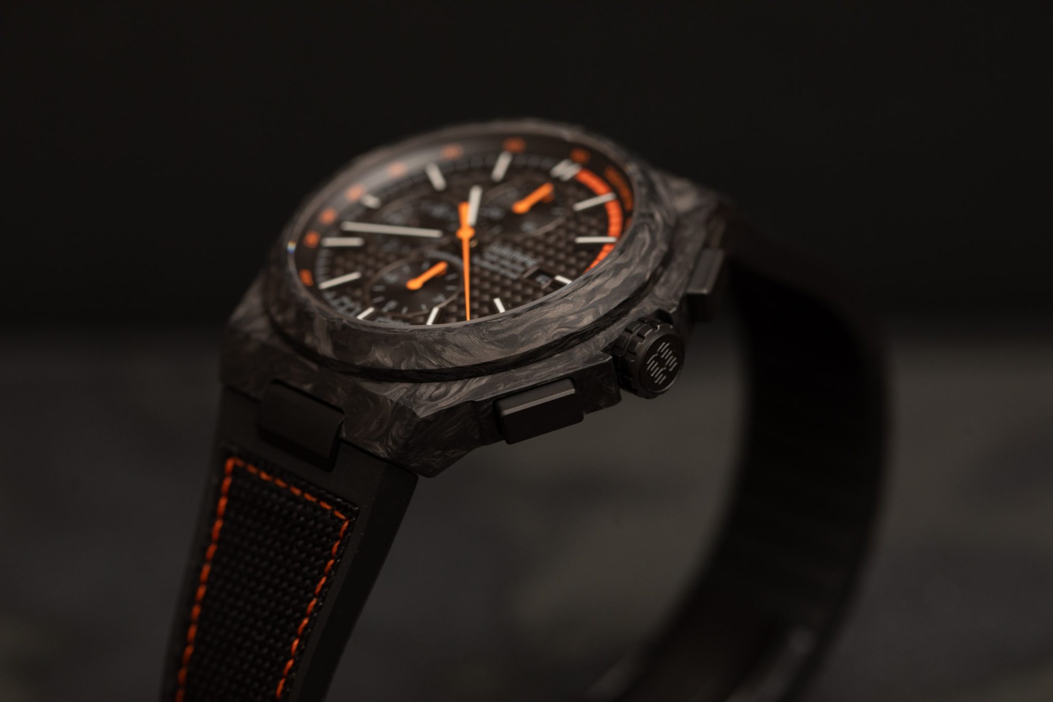 wempe-iron-walker-chronograph-46-carbon-WI690011-orange-case