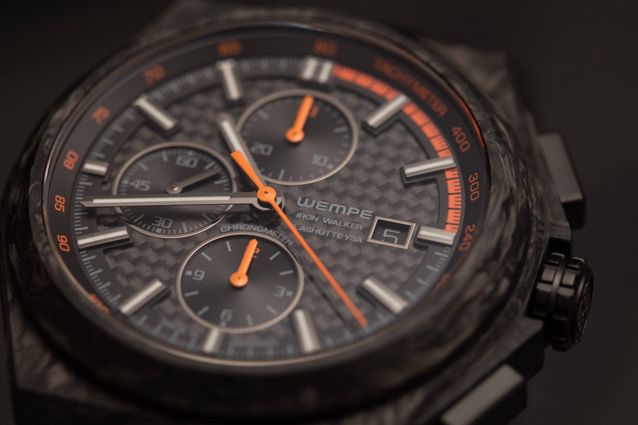 wempe-iron-walker-chronograph-46-carbon-WI690011-orange-dial-close-up