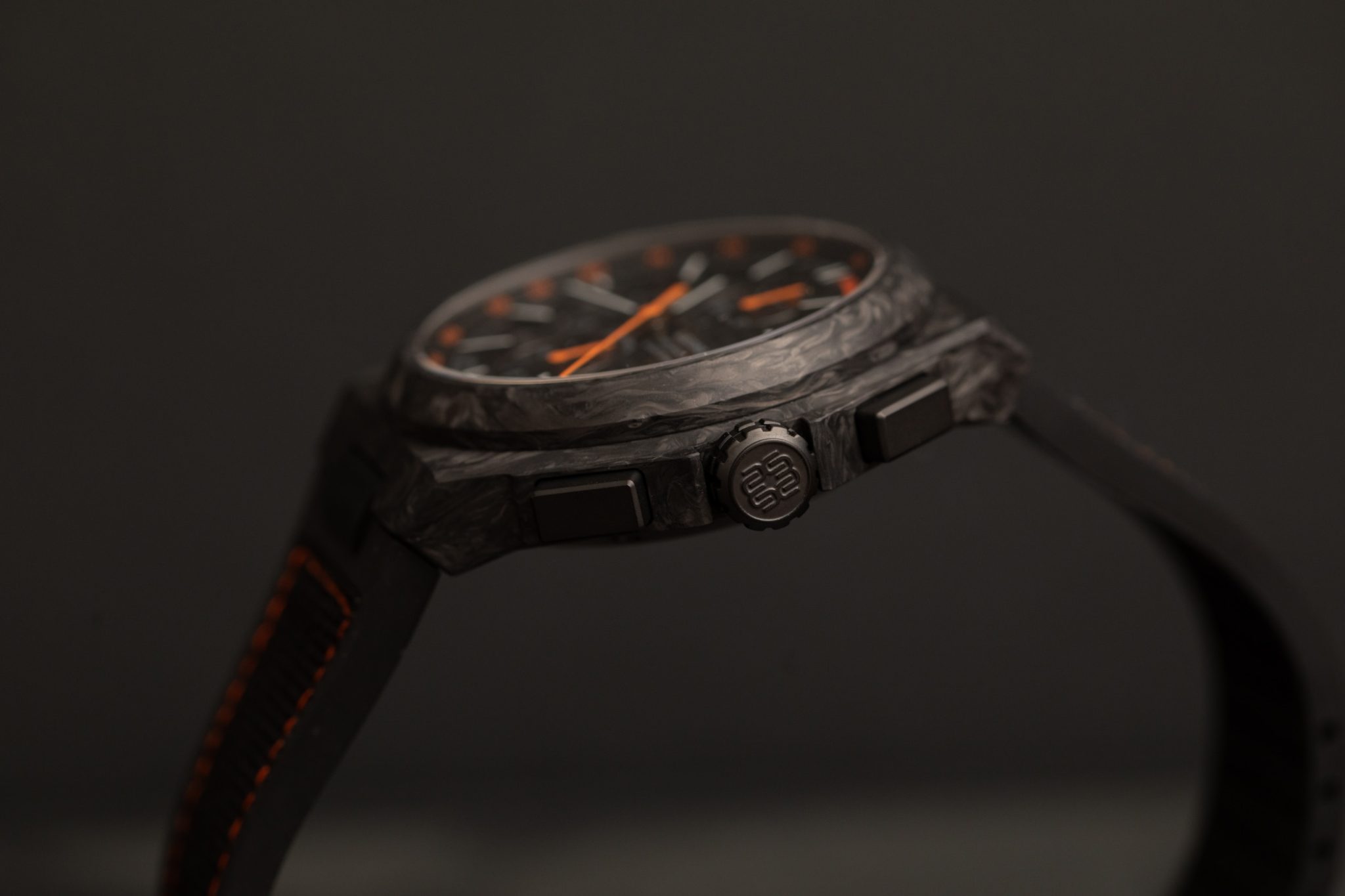 wempe-iron-walker-chronograph-46-carbon-WI690011-orange-side-crown