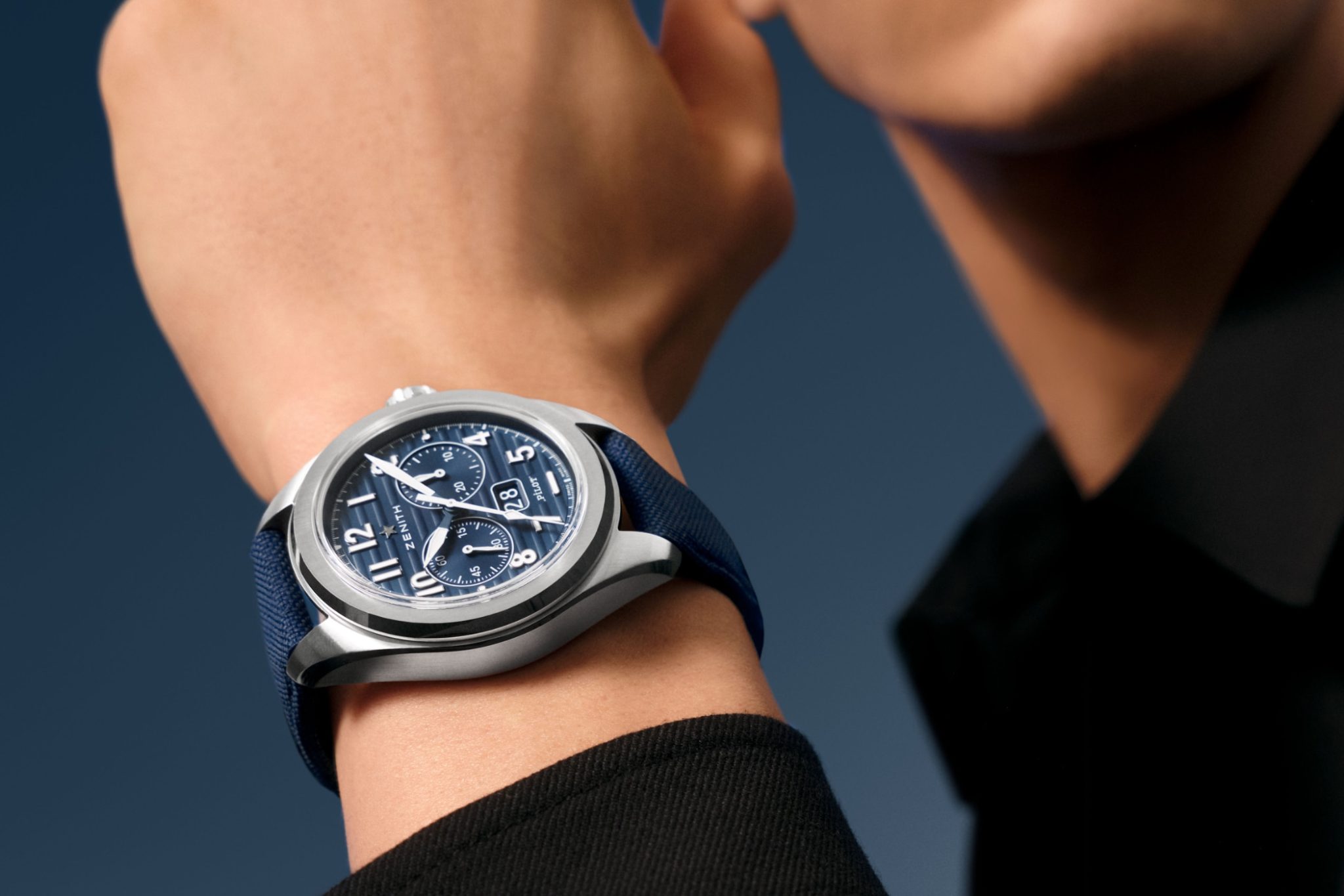 zenith-pilot-big-date-flyback_03.4000.3652.51.I003-wristshot