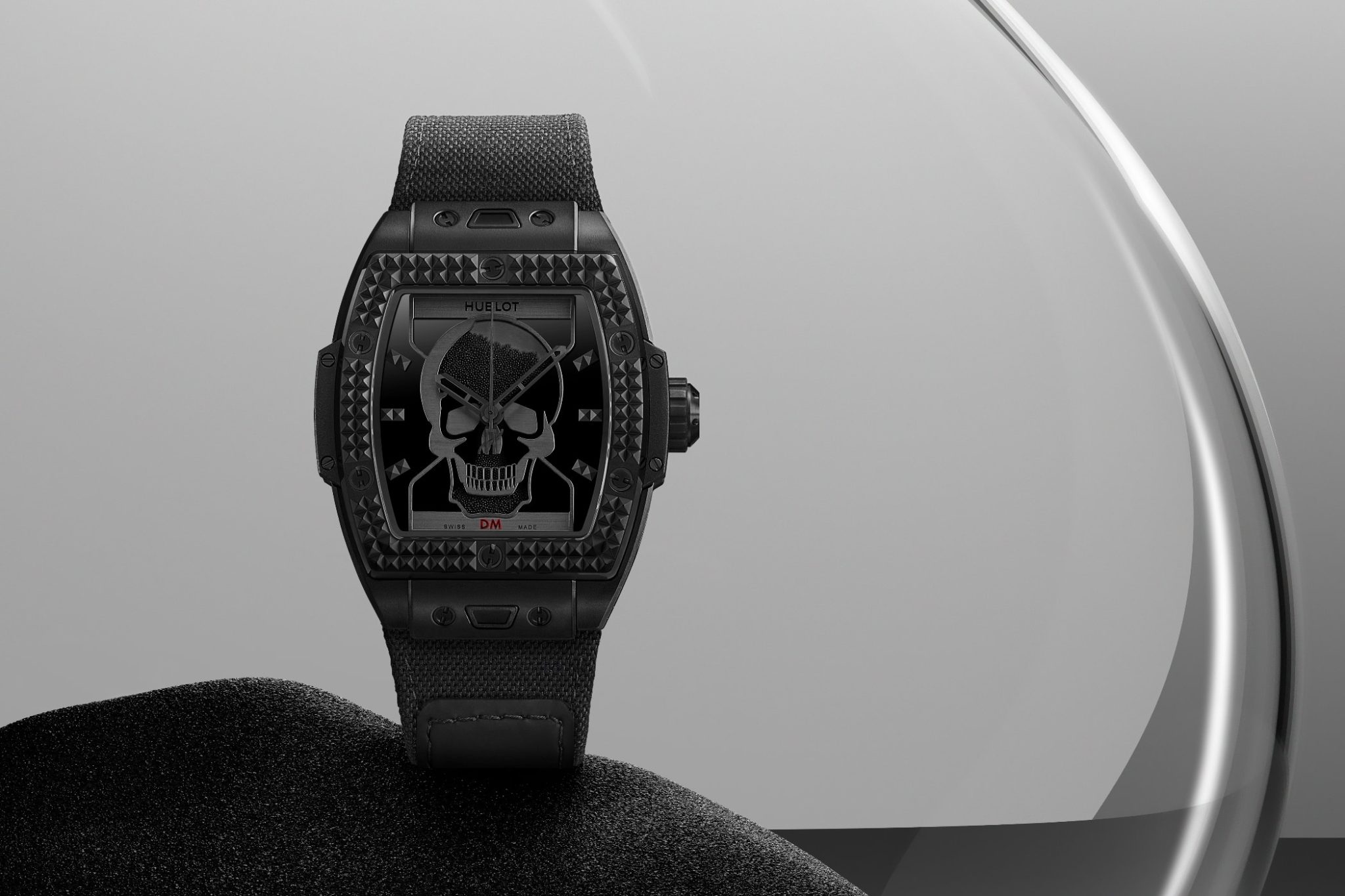 hublot-spirit-of-big-bang-depeche-mode-front-hourglass