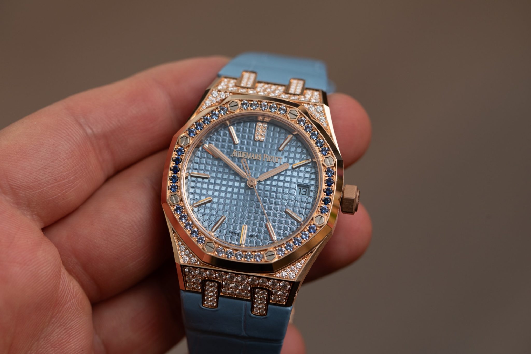 audemars-piguet-royal-oak-selfwinding-37mm-blue-live