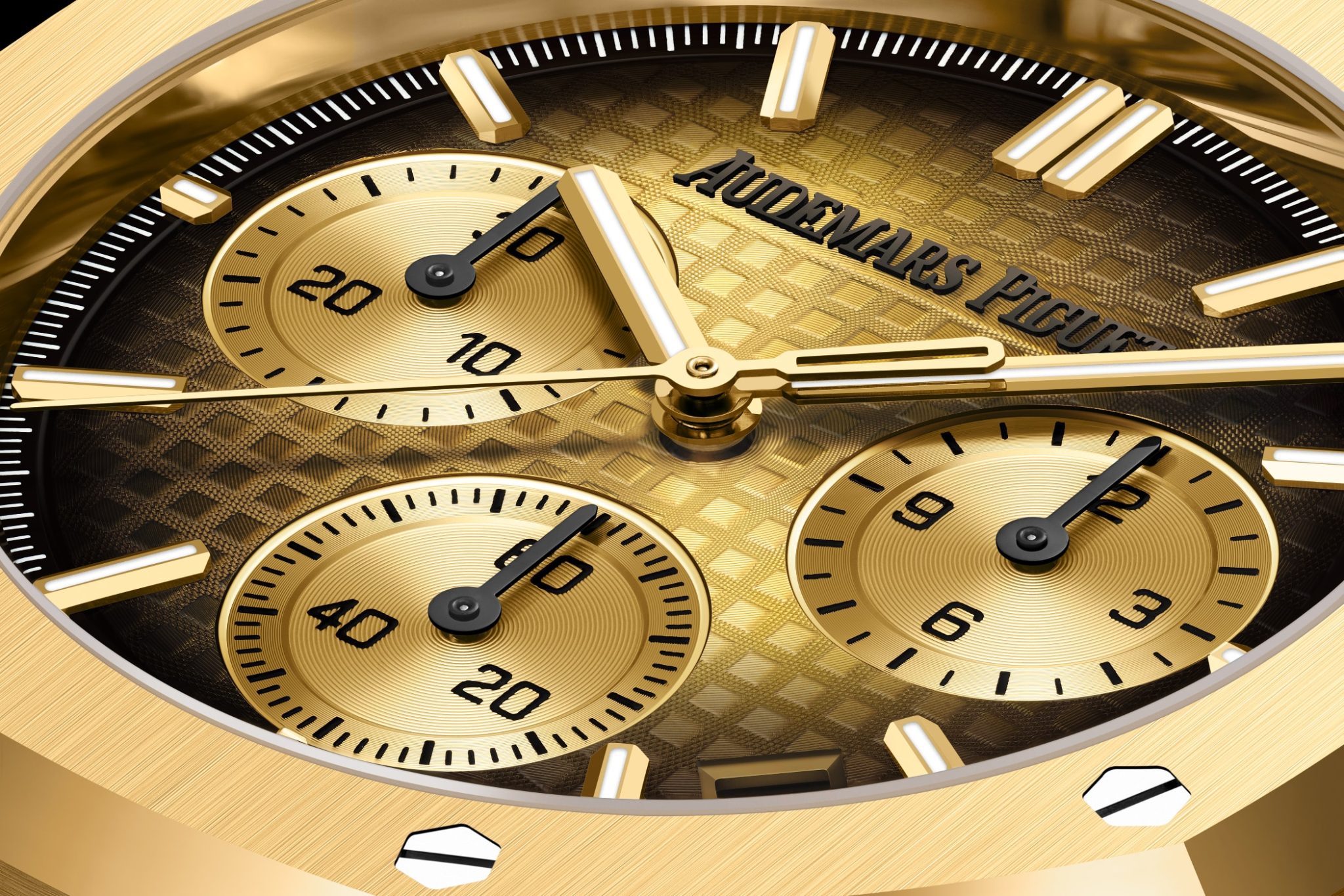 audemars-piguet-royal-oak-selfwinding-chronograph-yellowgold-closeup
