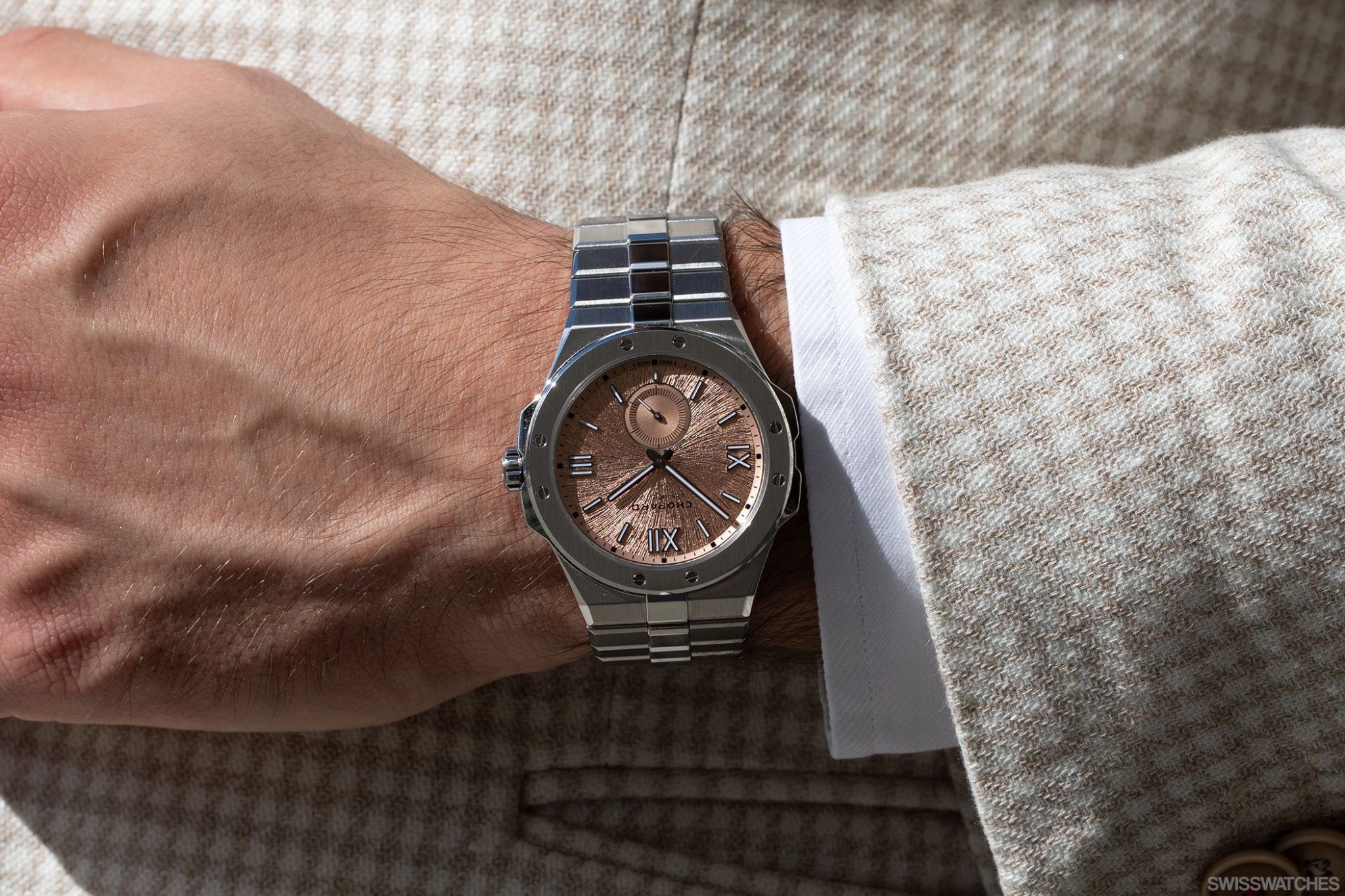 chopard-alpine-eagle-xps-41-lucent-steel-salmon-dial-wristshot