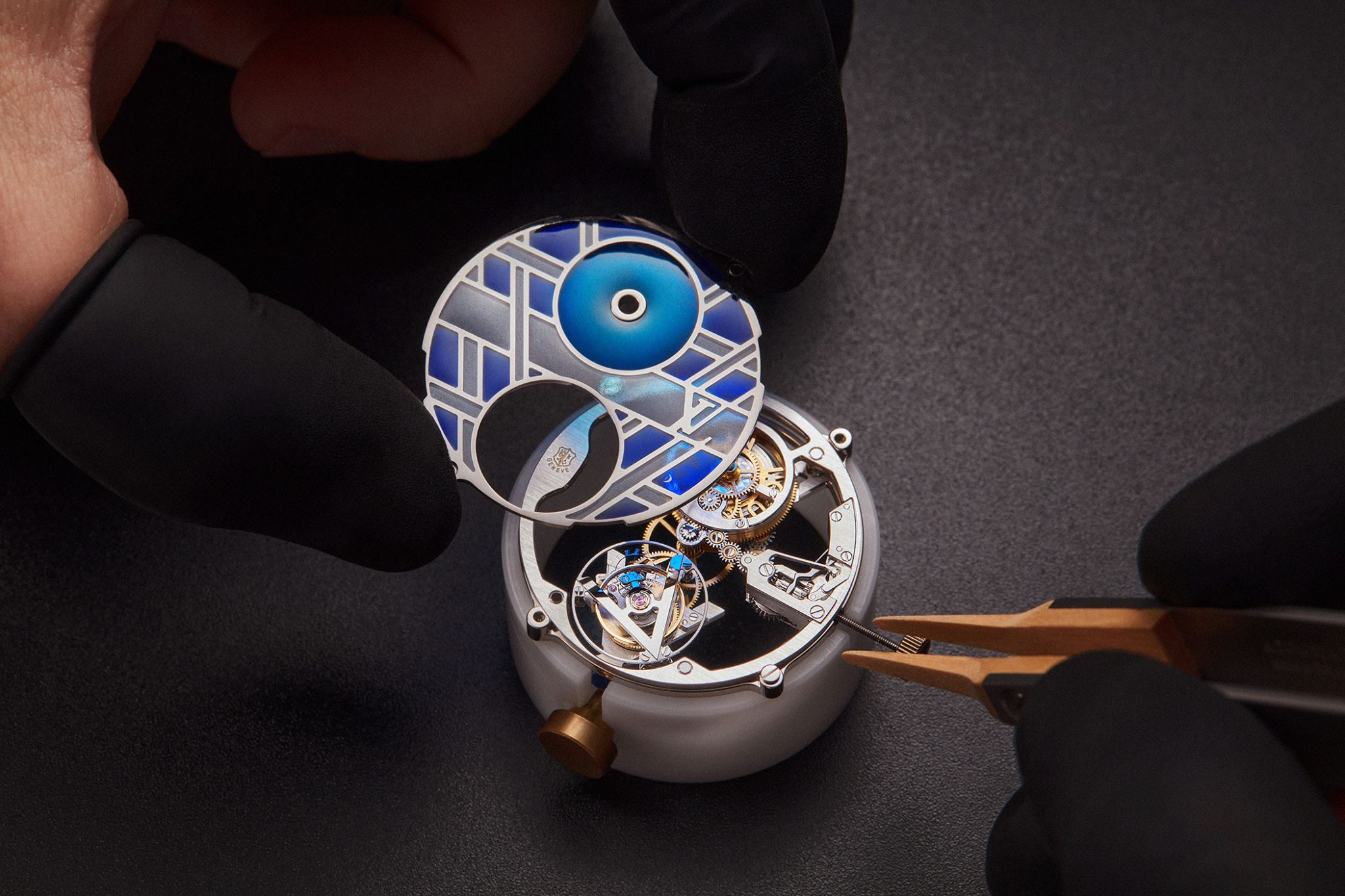 louis-vuitton-voyager-flying-tourbillon-poincon-de-geneve-plique-a-jour-3