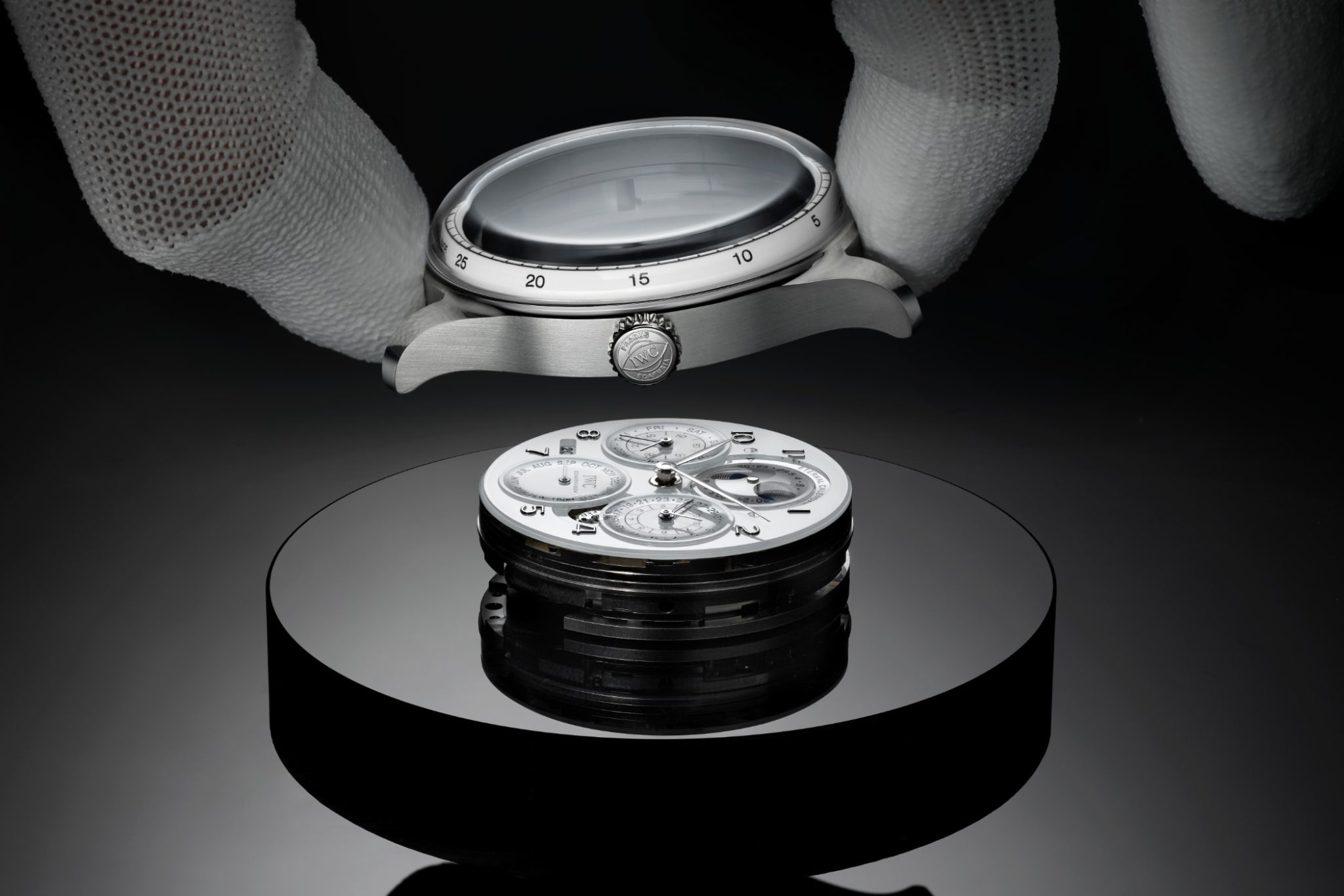 iwc-portugieser-eternal-calendar-moonphase-iw505701-glas