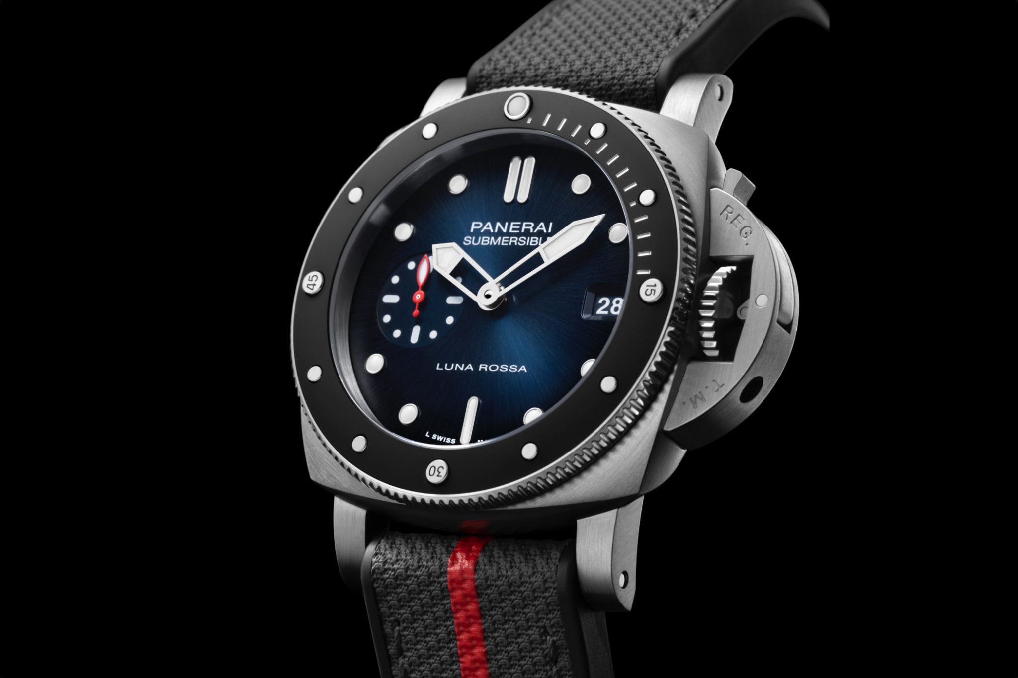 panerai-submersible-luna-rossa-pam01565-case