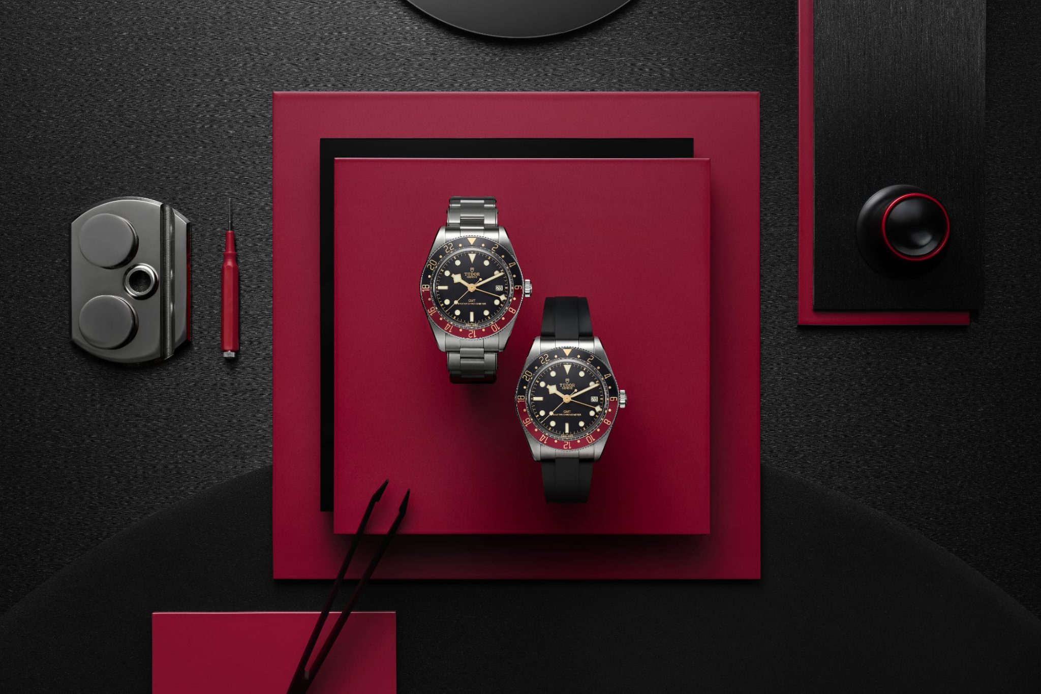 tudor-2024-black-bay-58-gmt-m7939g1a0nru-side-by-side