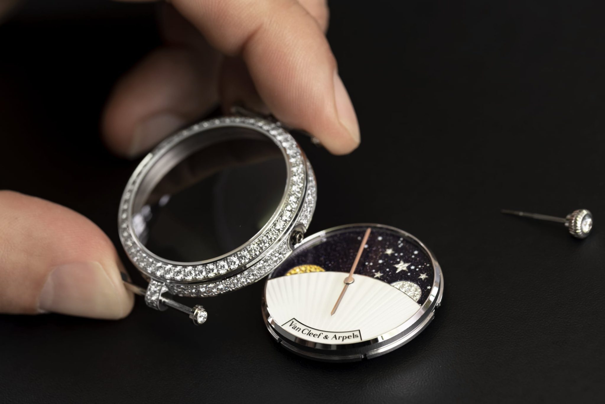 van-cleef-arpels-2024-lady-jour-nuit-38mm-savoir-faire-case