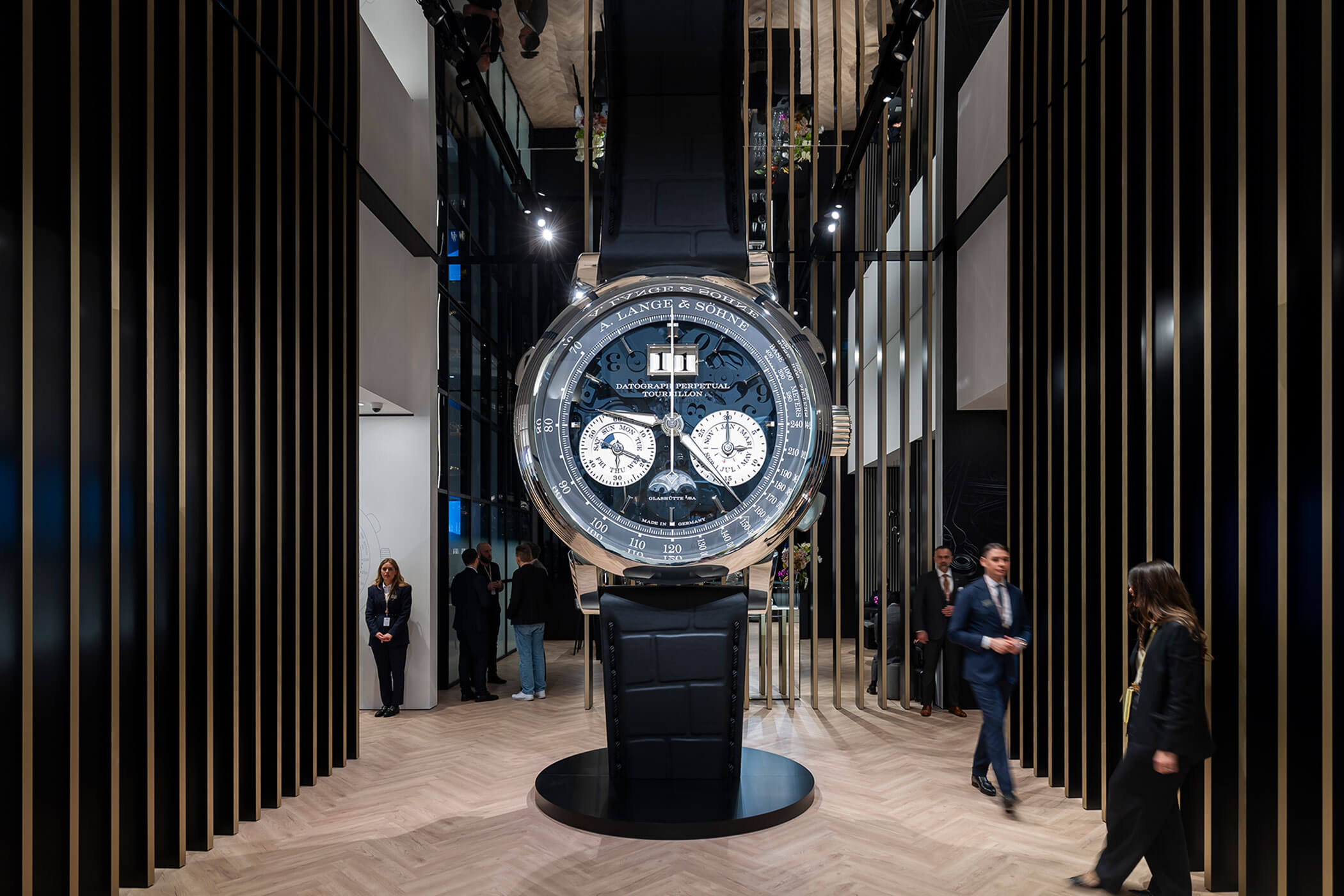 watches-wonders-2024-highlights-a-lange-soehne-datograph-lume-perpetual