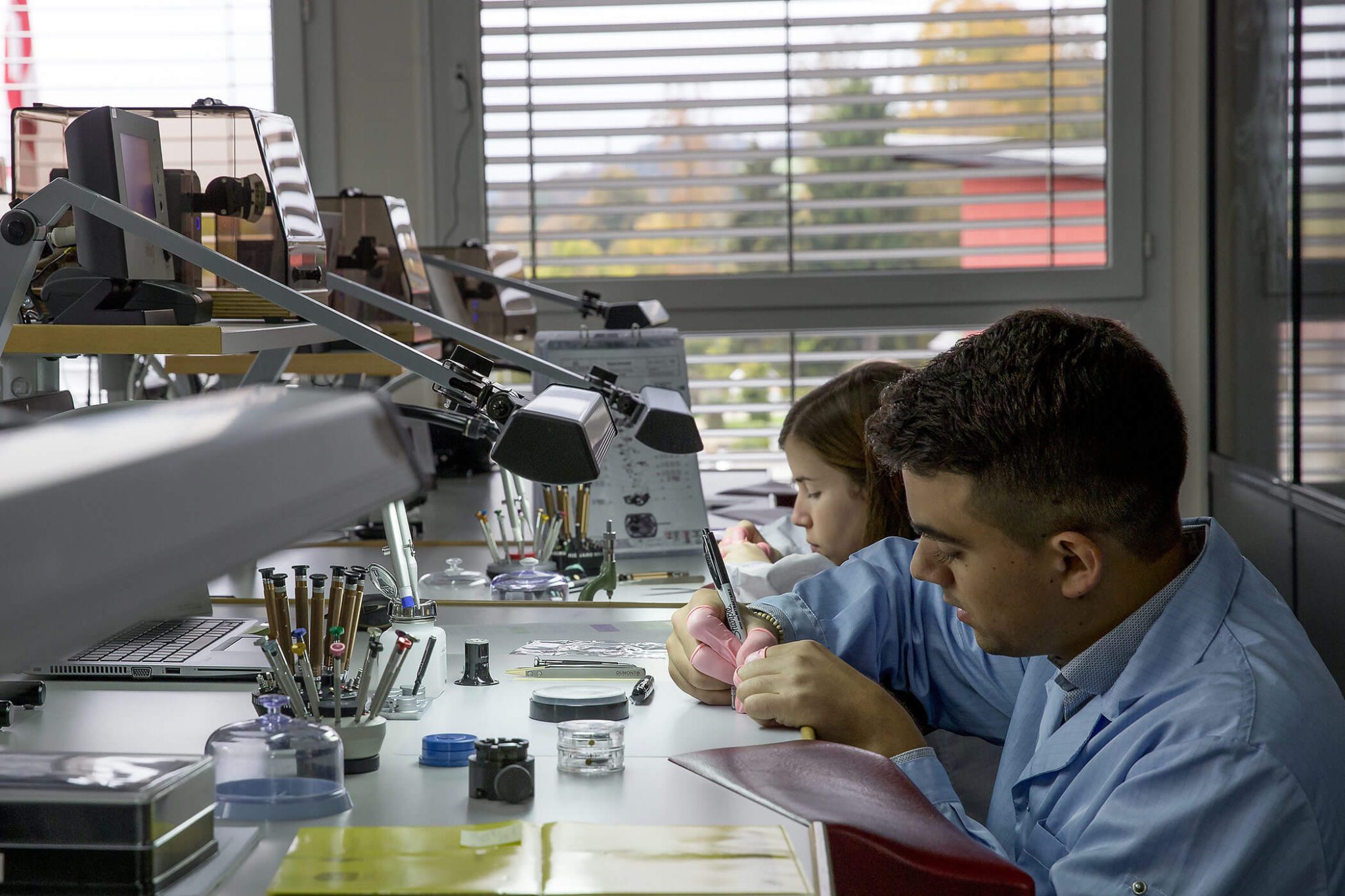 richard-mille-manufacture-watchmaker-at-the-bench-2