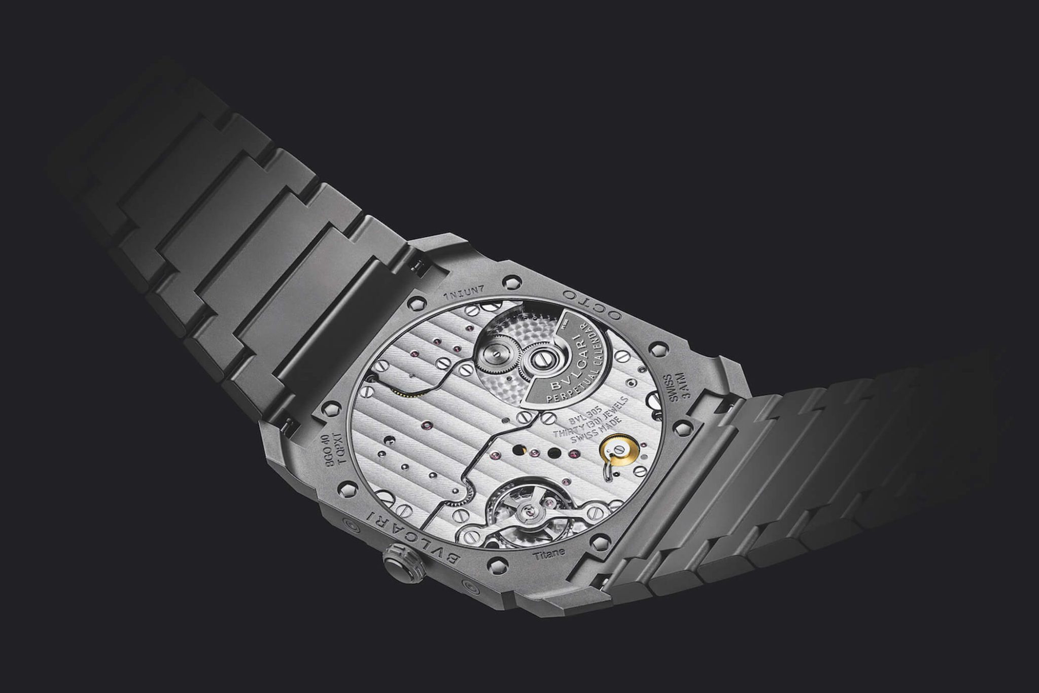 bulgari-octo-finissimo-titanium-103200-seitenansicht-backside