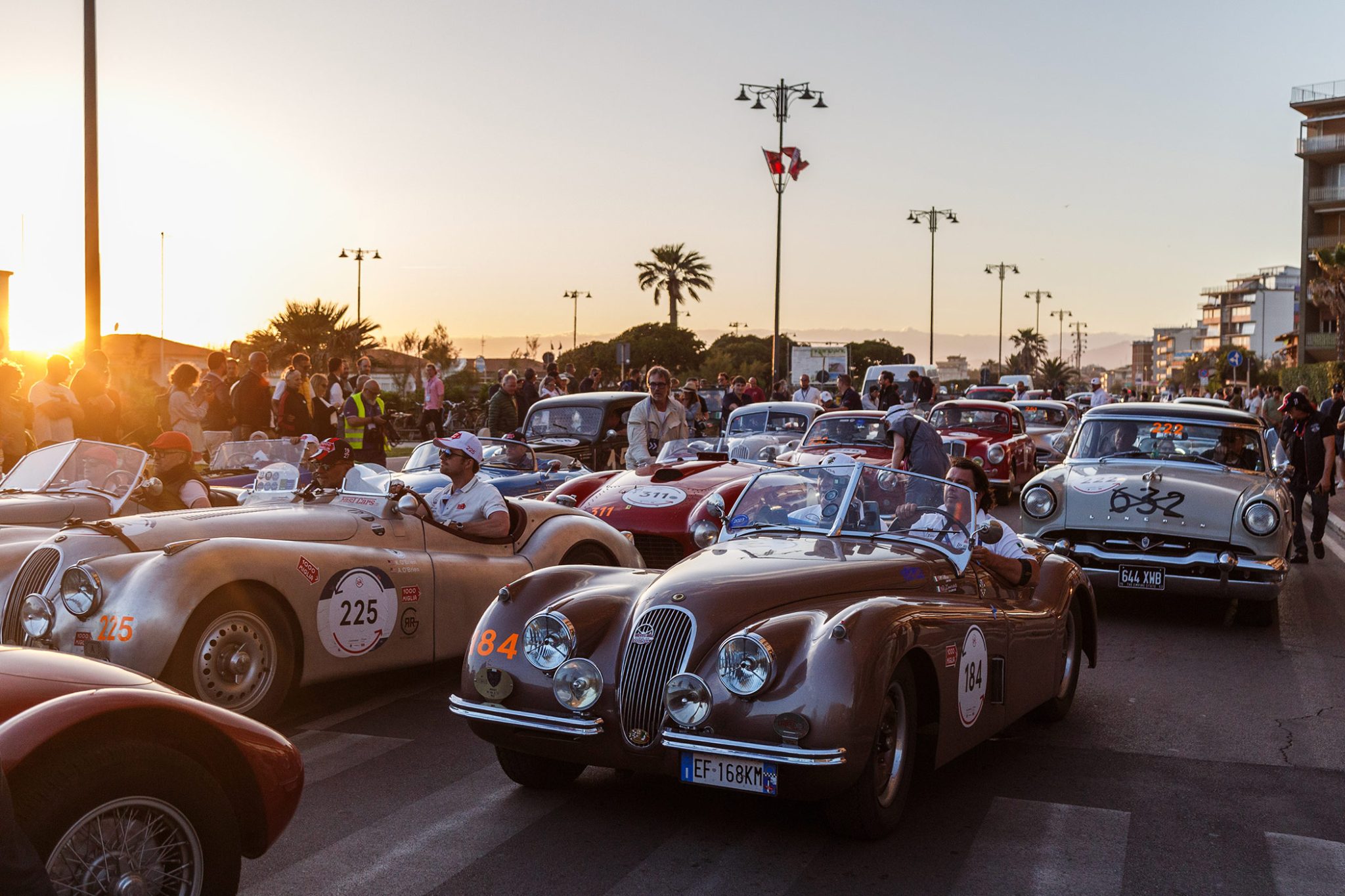 mille-miglia-with-chopard-gathering-at-the-pier