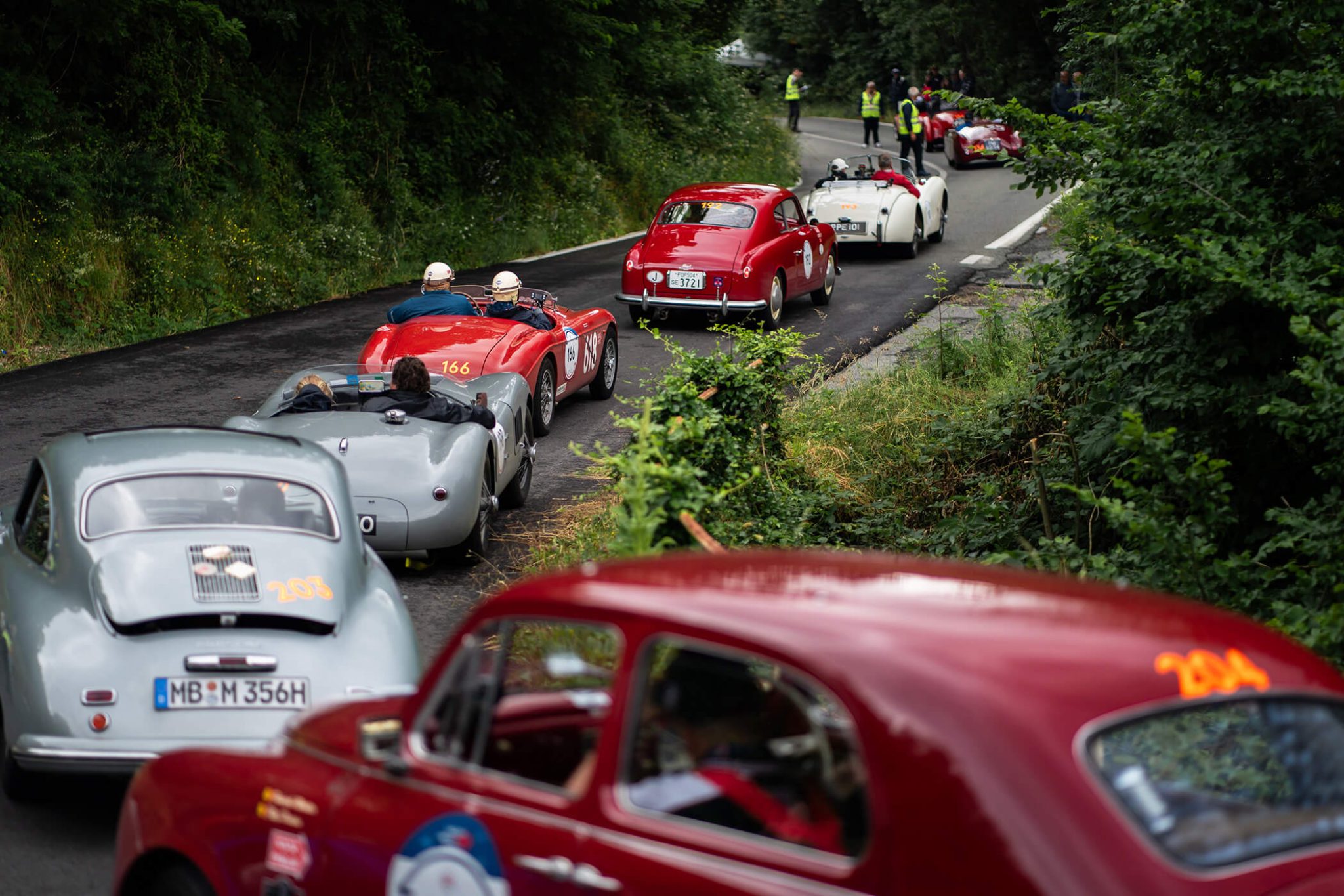 mille-miglia-with-chopard-traffic-jam-on-a-climb