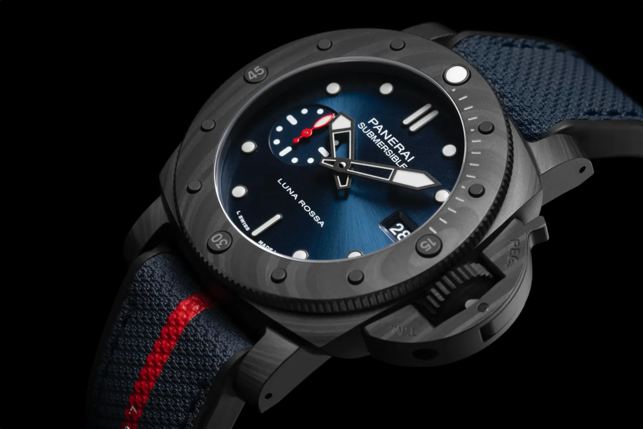 panerai-submersible-luna-rossa-carbotech-pam01563-case