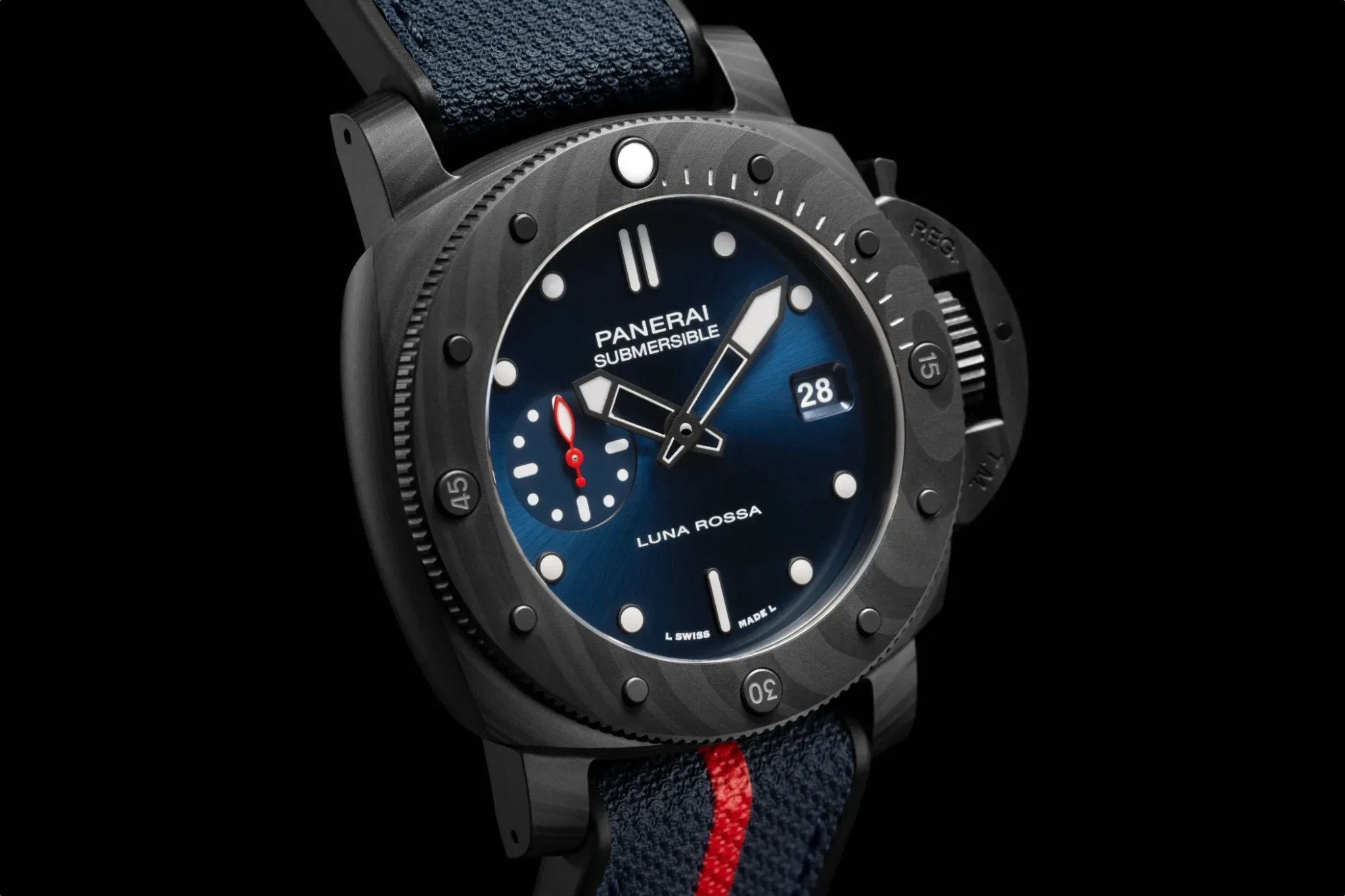 panerai-submersible-luna-rossa-carbotech-pam01563-dial