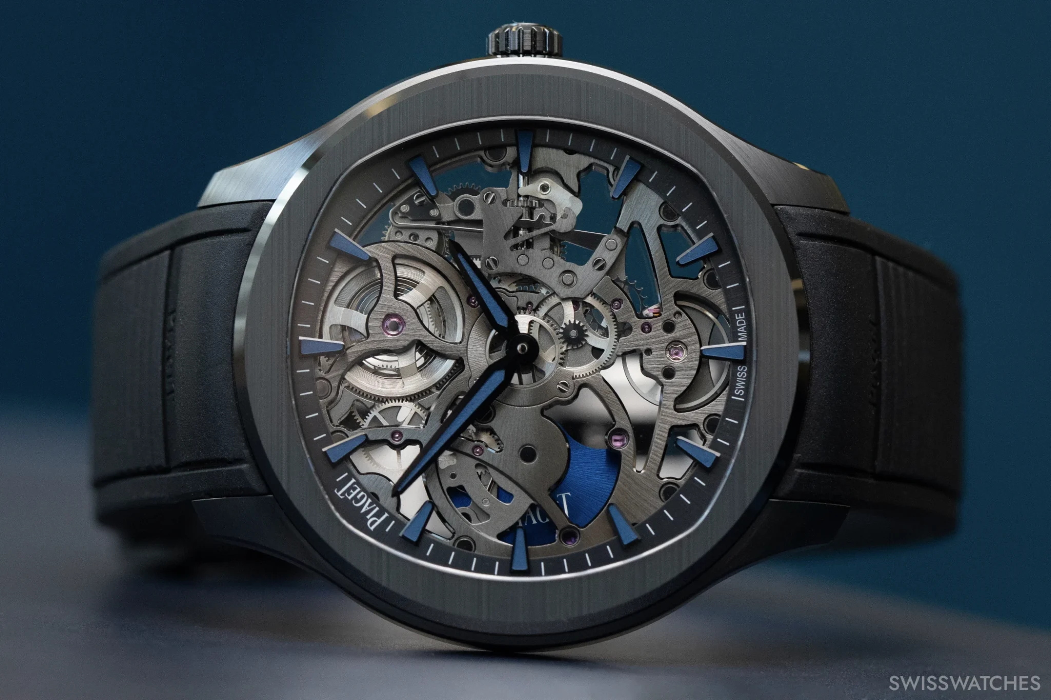 piaget-polo-skeleton-ceramic-dial-side