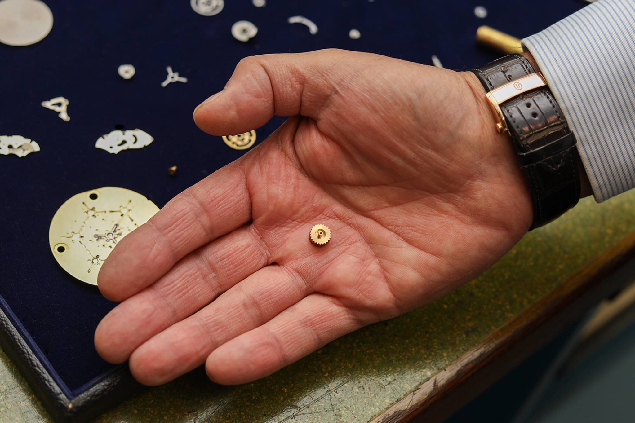 vaucher-manufacture-fleurier-movement-components-displayed