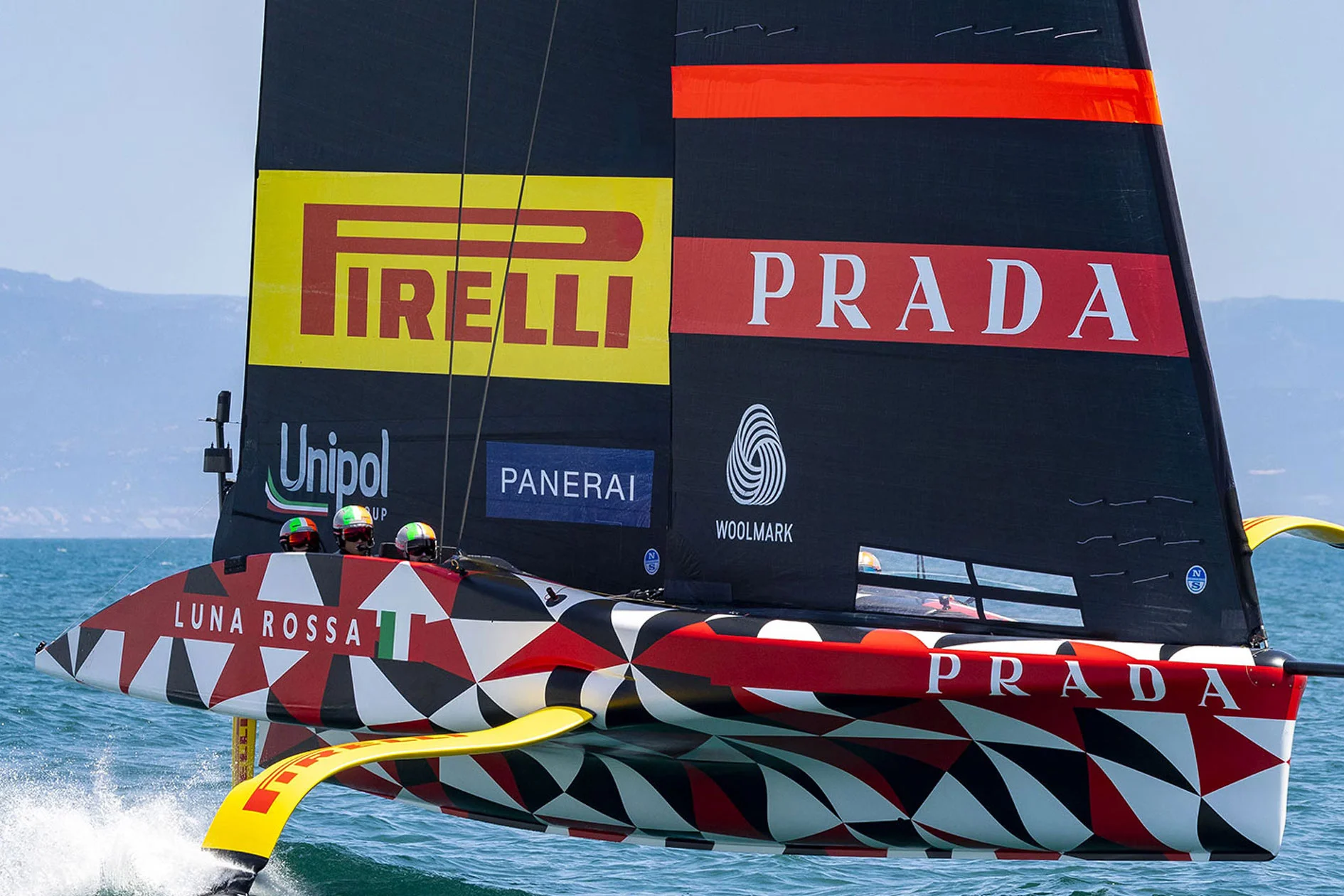 panerai-luna-rossa-collection-boat-cover