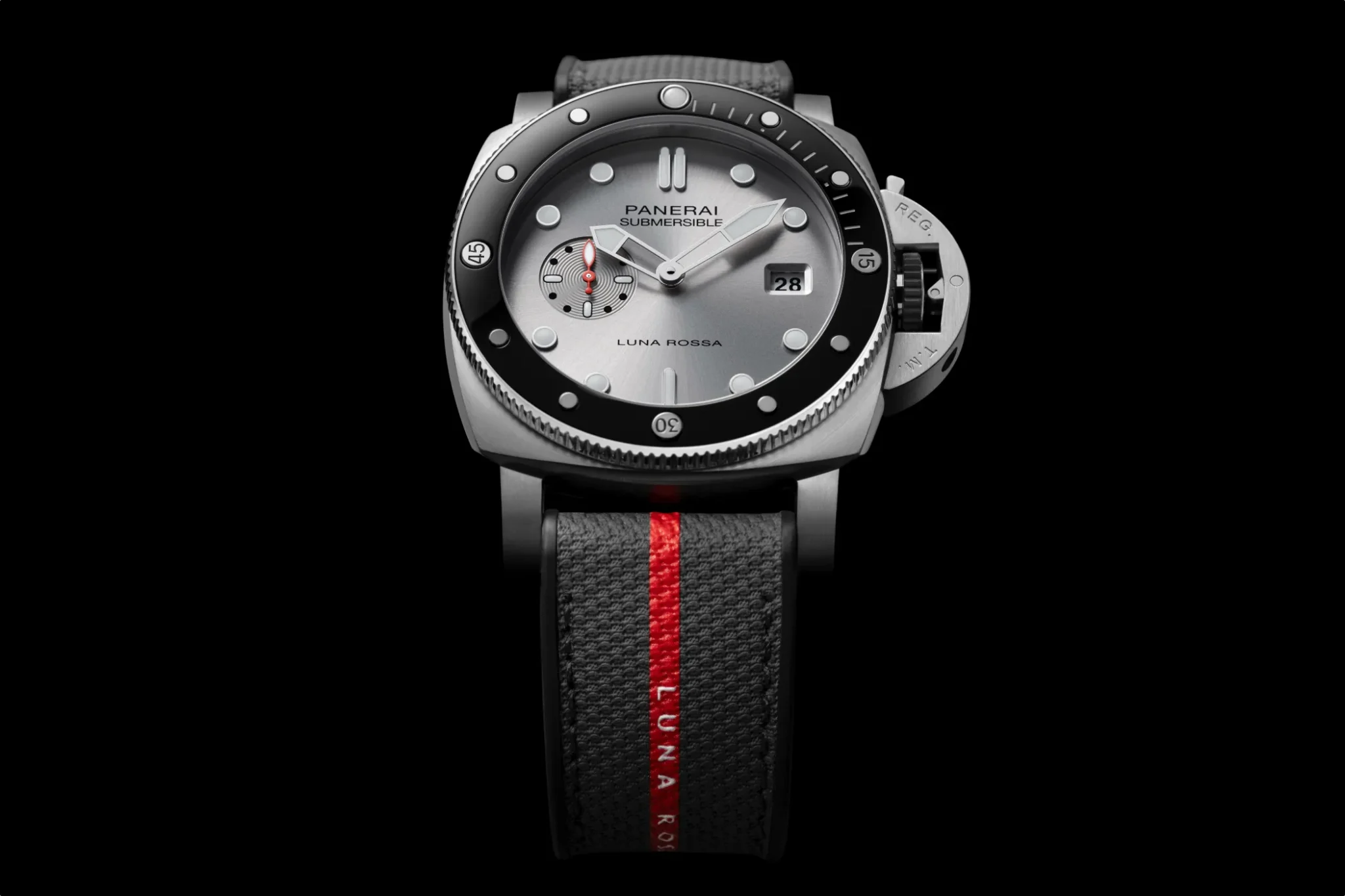 panerai-submersible-quarantaquattro-luna-rossa-pam01681-front