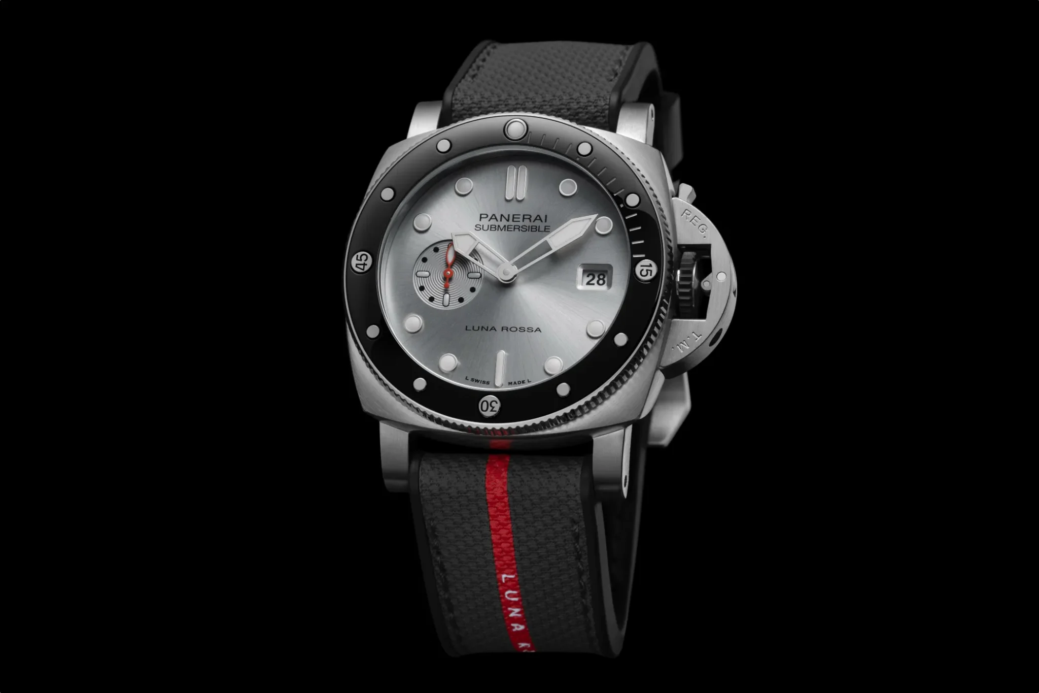 panerai-submersible-quarantaquattro-luna-rossa-pam01681-front-side