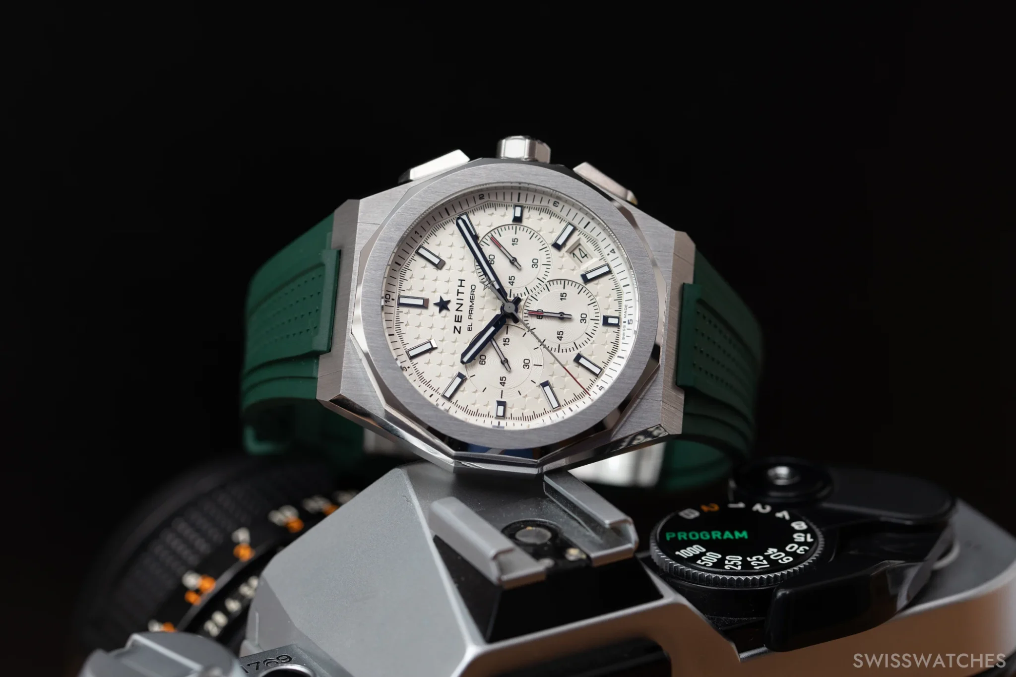 zenith-defy-skyline-chrono-ref-03-9500-3600-01-I001-lying-2