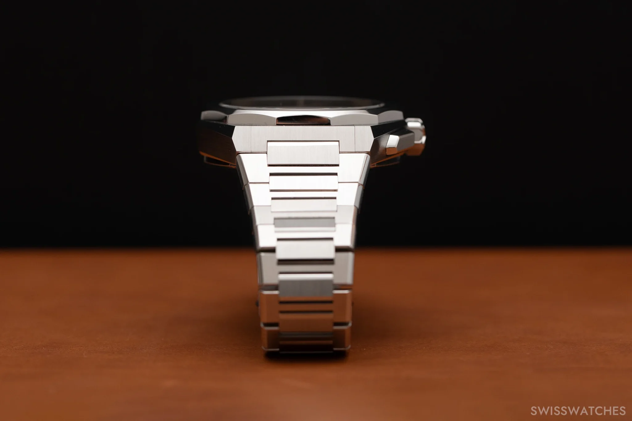 zenith-defy-skyline-chrono-ref-03-9500-3600-21-I001-sideview-2