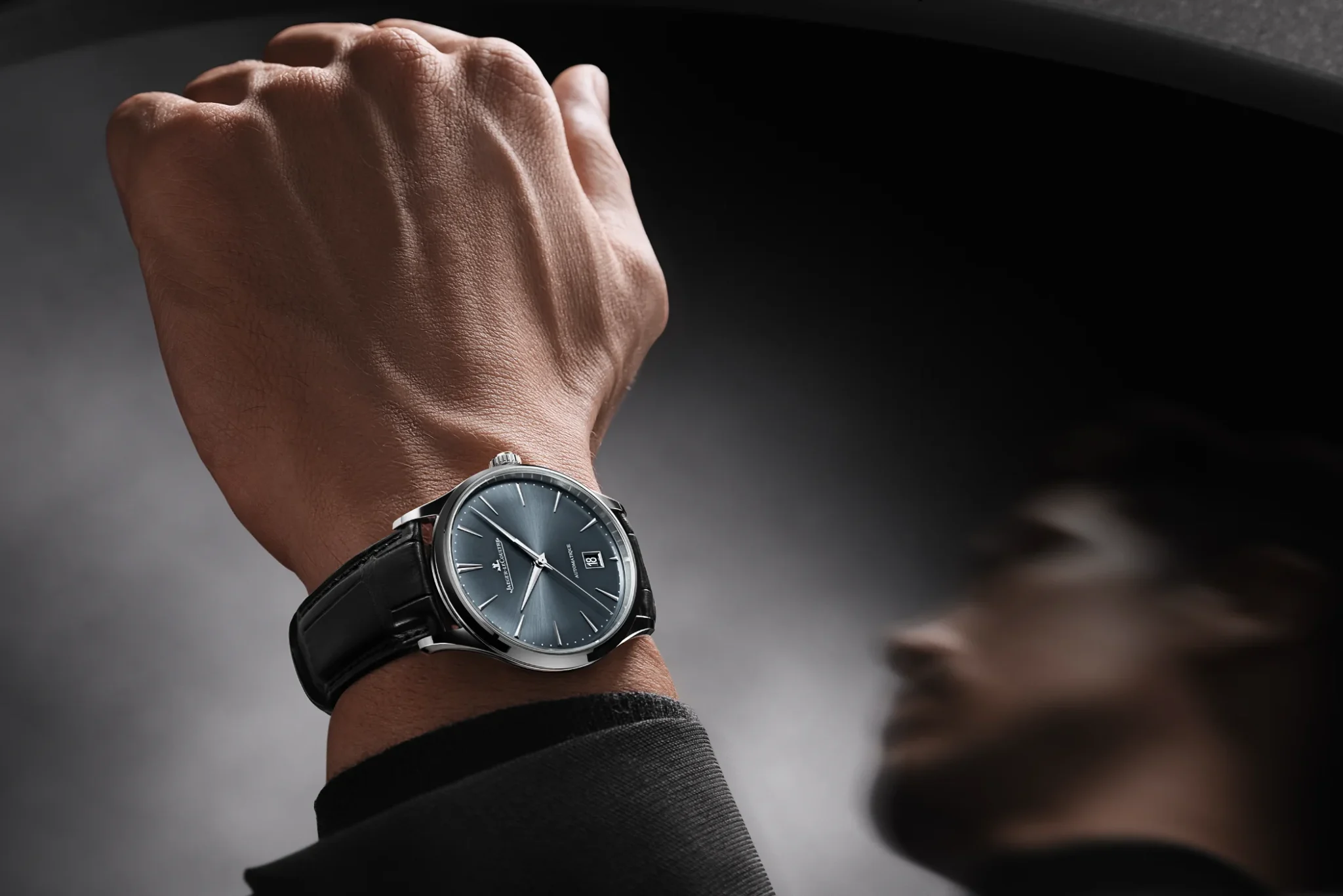 jaeger-lecoultre-master-ultra-thin-date-q1238480-wrist