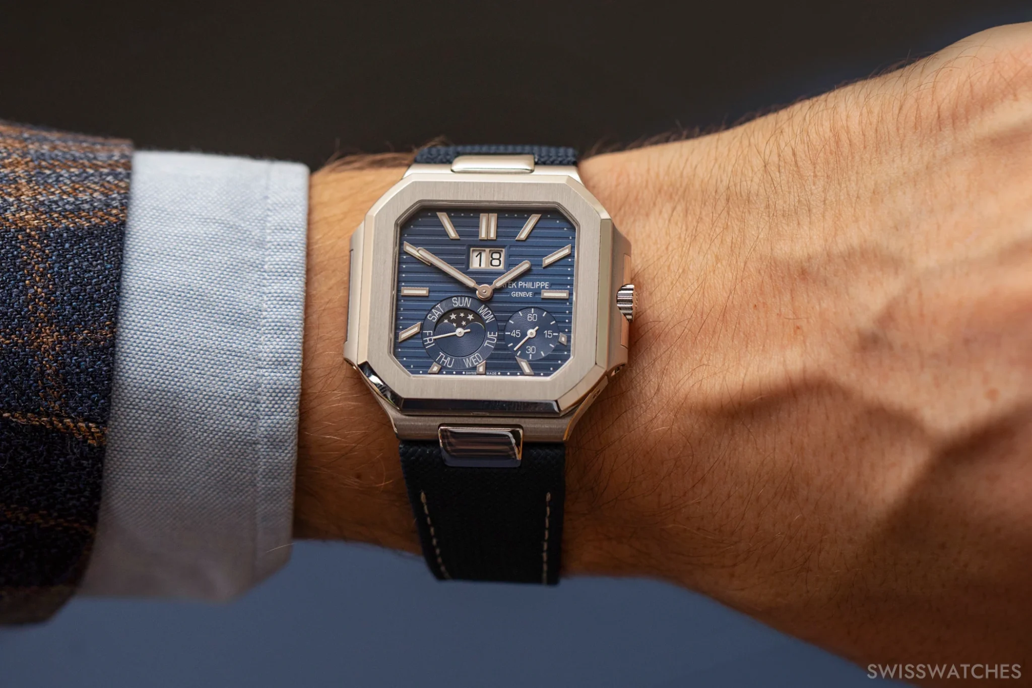 patek-philippe-5822p-001-big-date-in-platinum-on-the-wrist