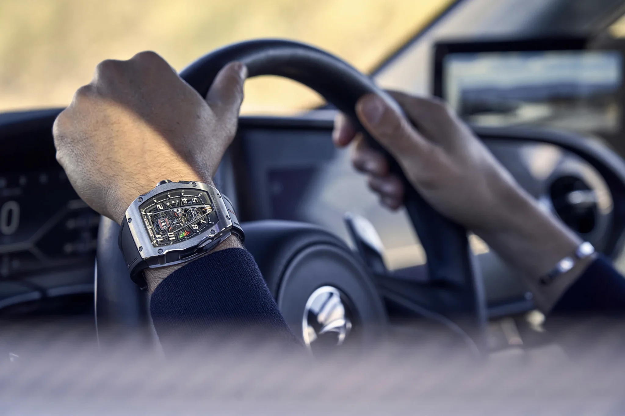 the-richard-mille-40-01-mclaren-speedtail-on-the-wrist-2