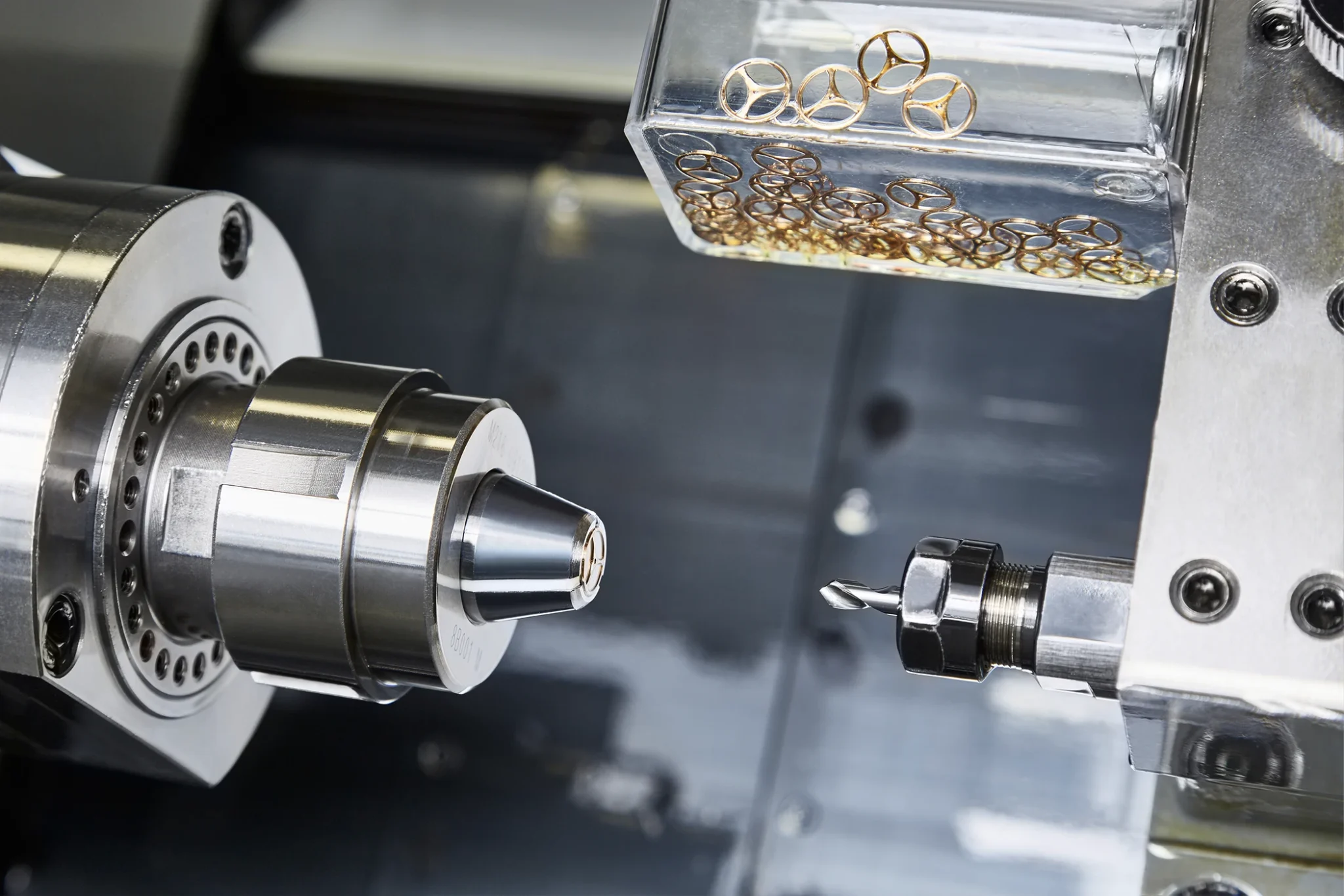 nomos-manufacture-production-pearlisation