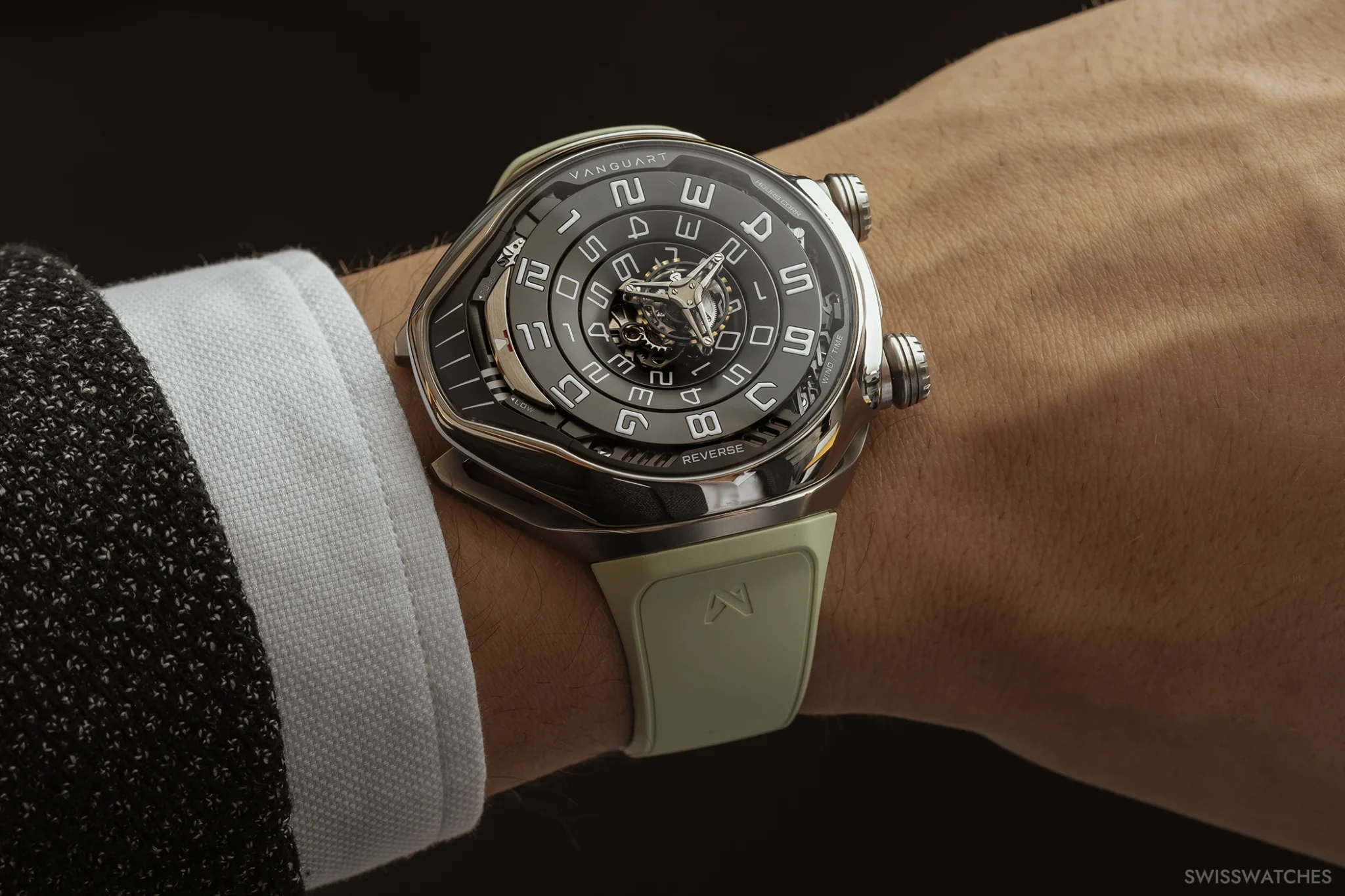 vanguart-black-hole-tourbillon-white-gold-on-the-wrist-2