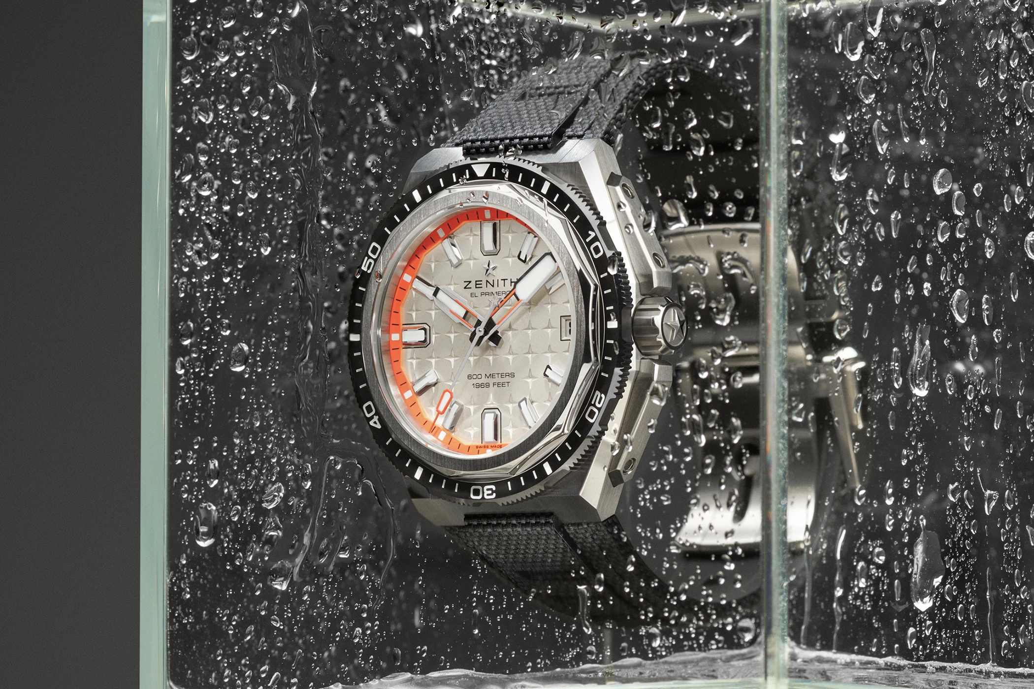 zenith-defy-extreme-diver-silvery-white-ref-03-9300-3620-51-i002-frontal