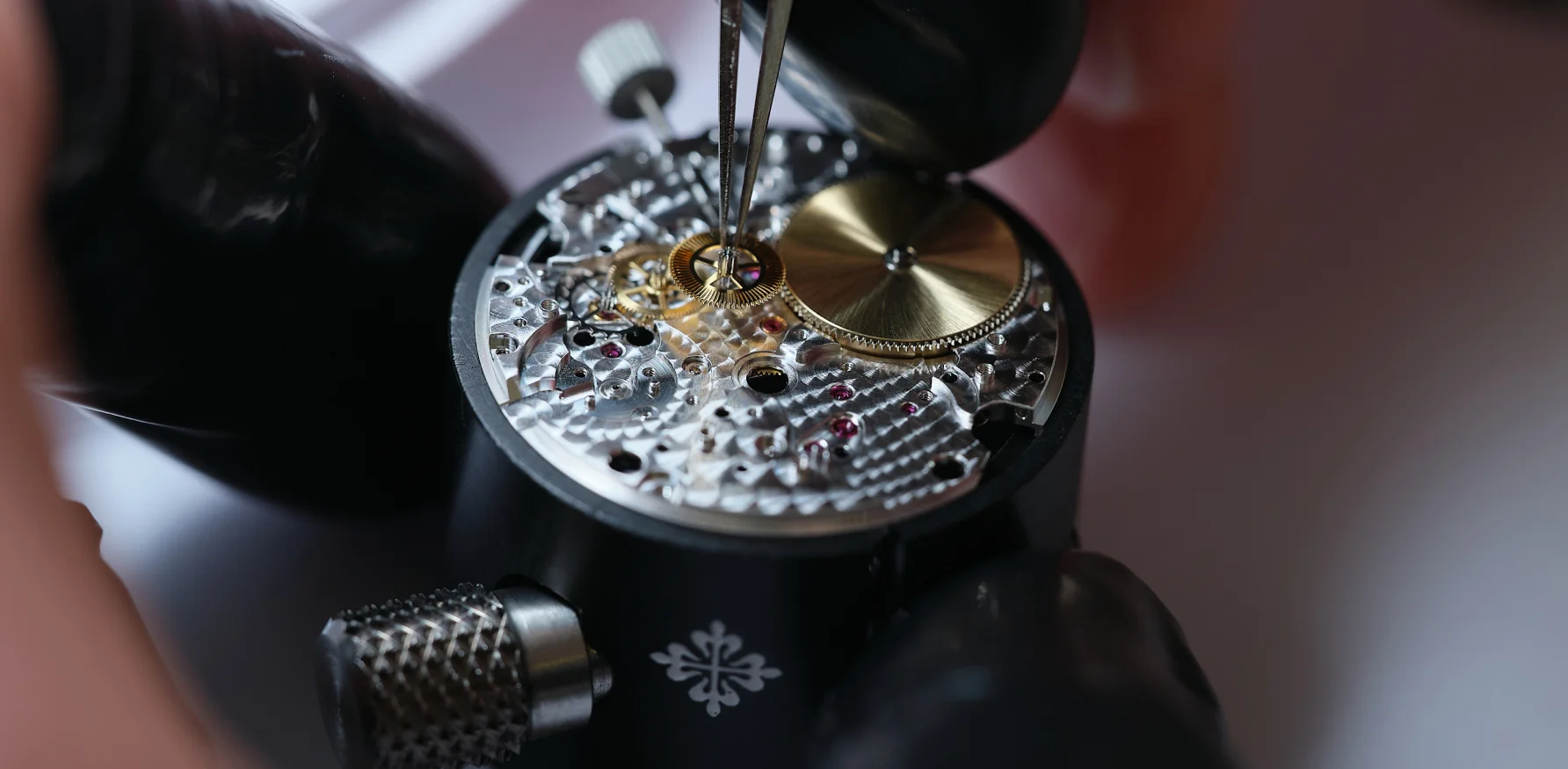 block-2-patek-philippe-watches-service-nautilus-movement