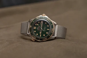 new-omega-seamaster-diver-300m-in-titan-und-bronze-gold-frontal